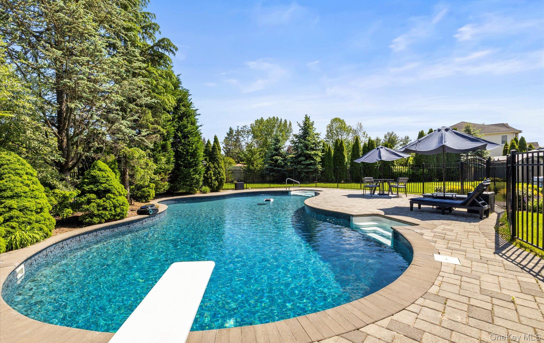 16 Home Court, Huntington, NY 11743