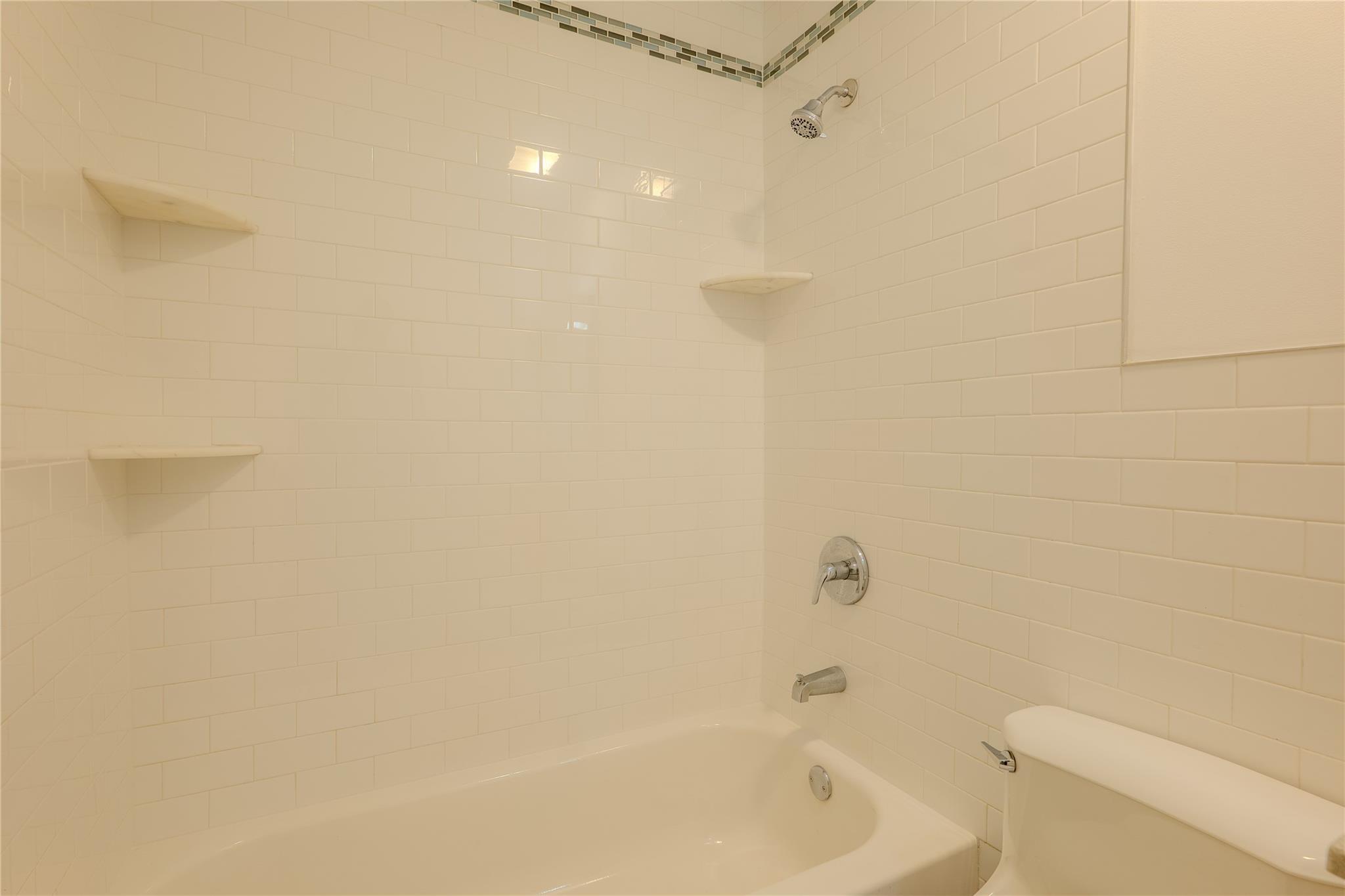 8 Florence Avenue # 16C, Freeport, NY 11520