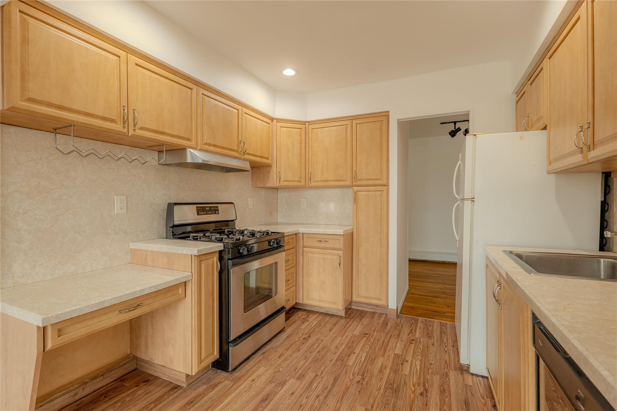 8 Florence Avenue # 16C, Freeport, NY 11520