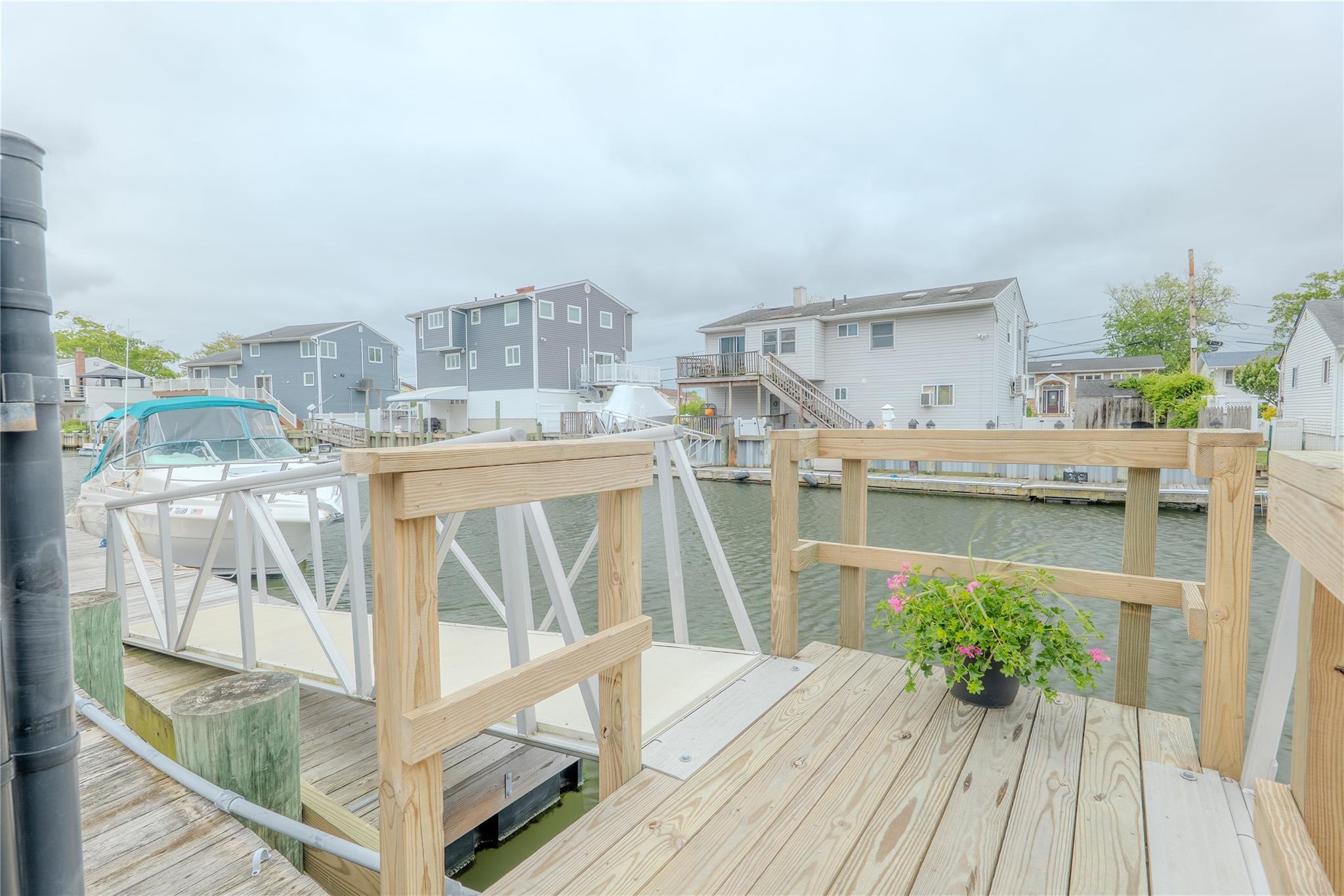 8 Florence Avenue # 16C, Freeport, NY 11520