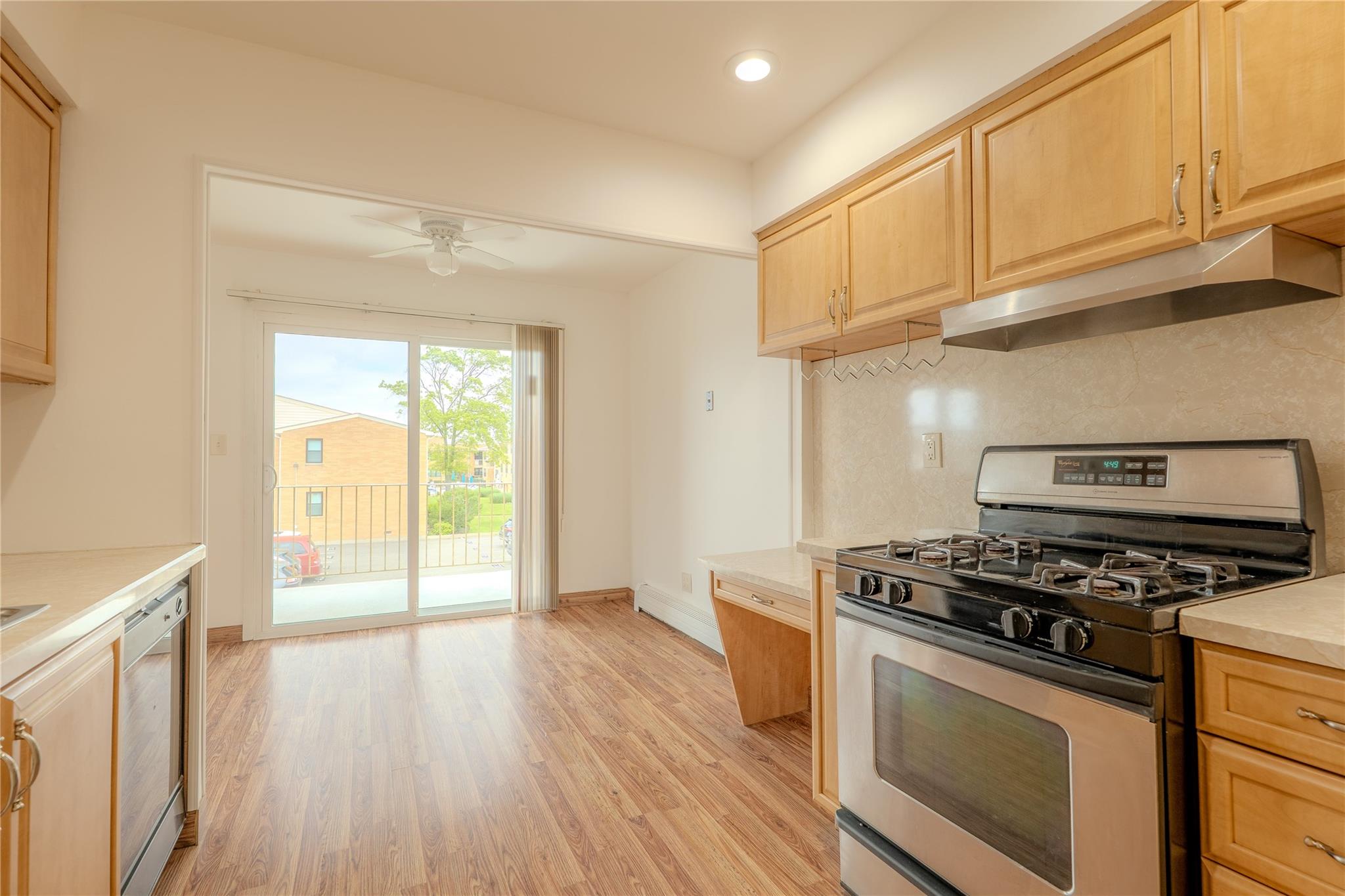 8 Florence Avenue # 16C, Freeport, NY 11520