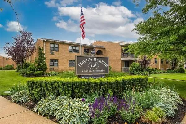 8 Florence Avenue # 16C, Freeport, NY 11520