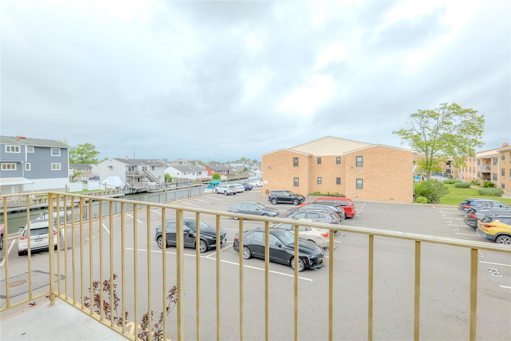 8 Florence Avenue # 16C, Freeport, NY 11520