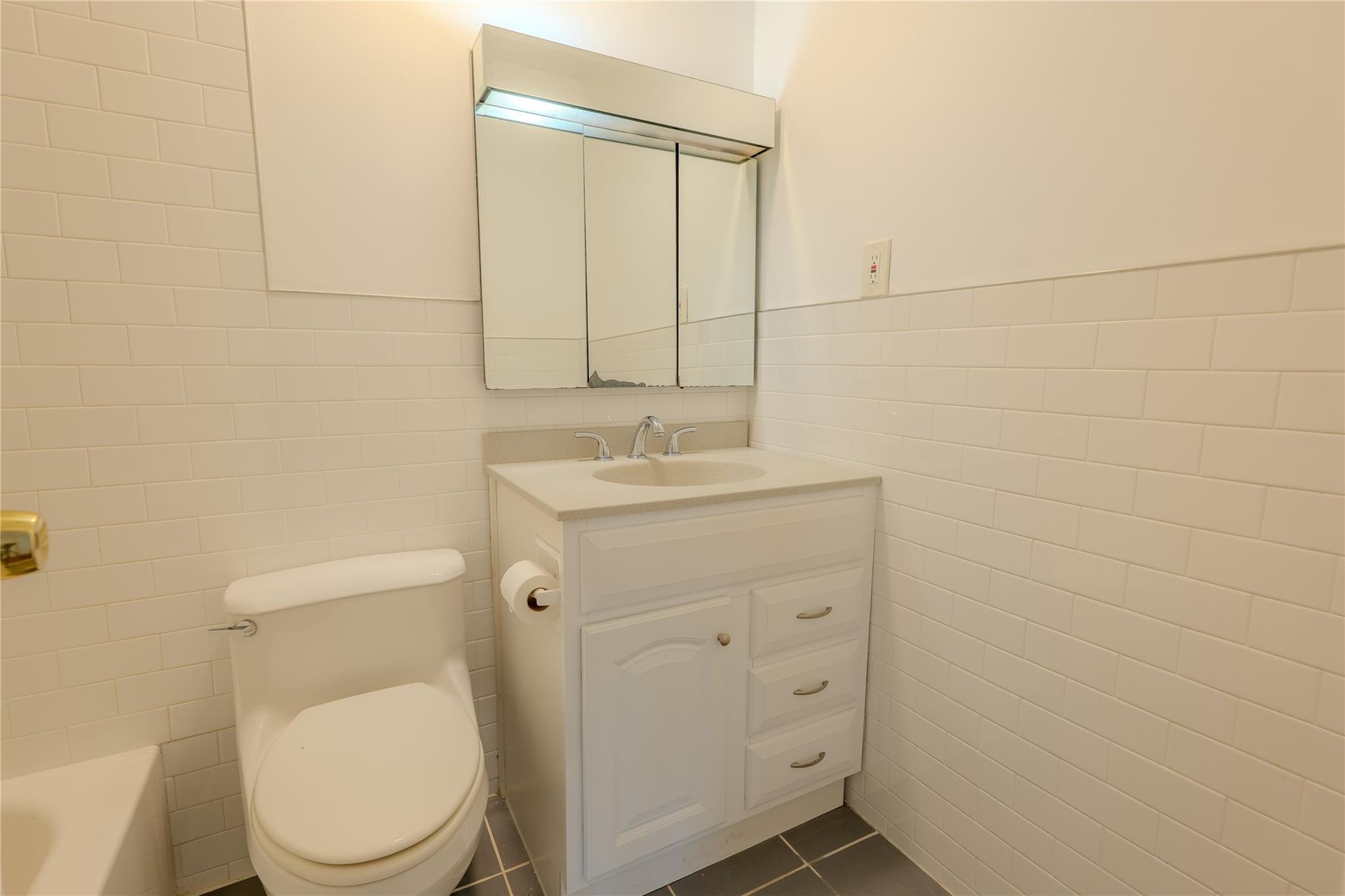 8 Florence Avenue # 16C, Freeport, NY 11520