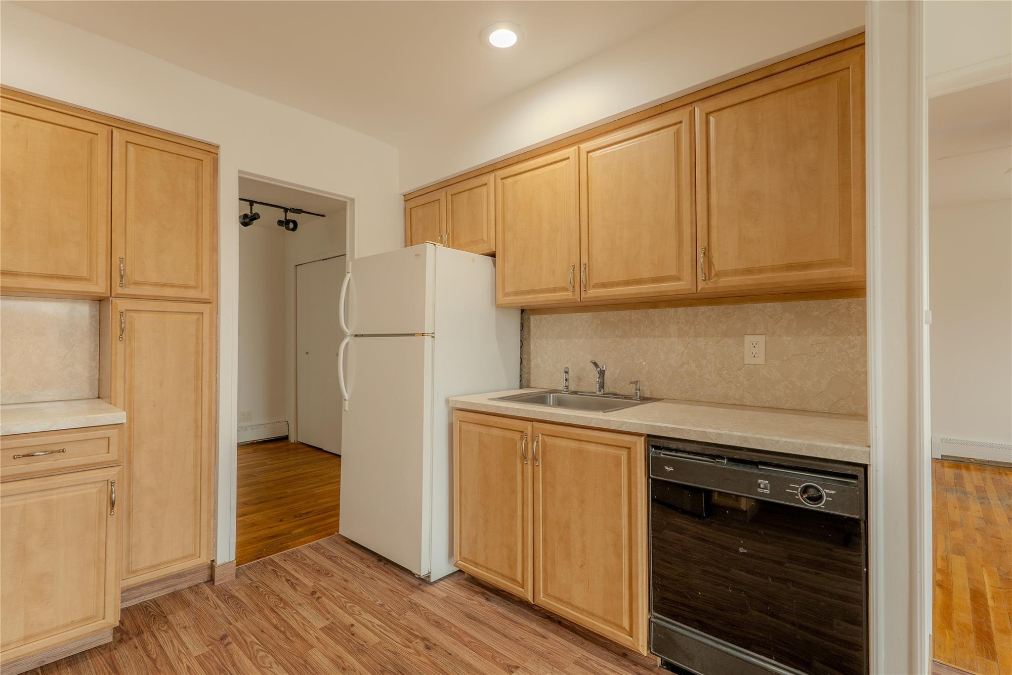 8 Florence Avenue # 16C, Freeport, NY 11520