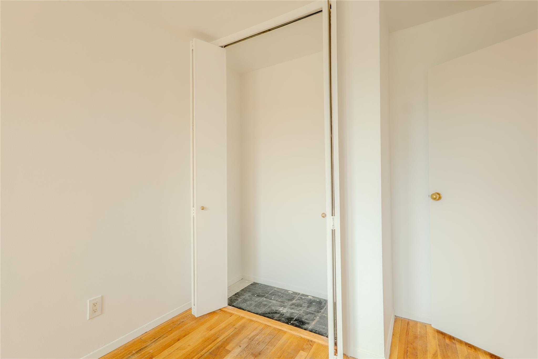 8 Florence Avenue # 16C, Freeport, NY 11520