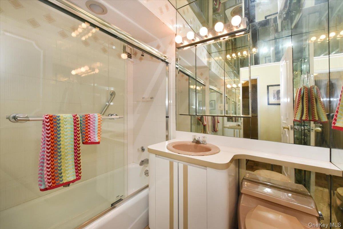 40 STONER Avenue # 1-i, Great Neck, NY 11021