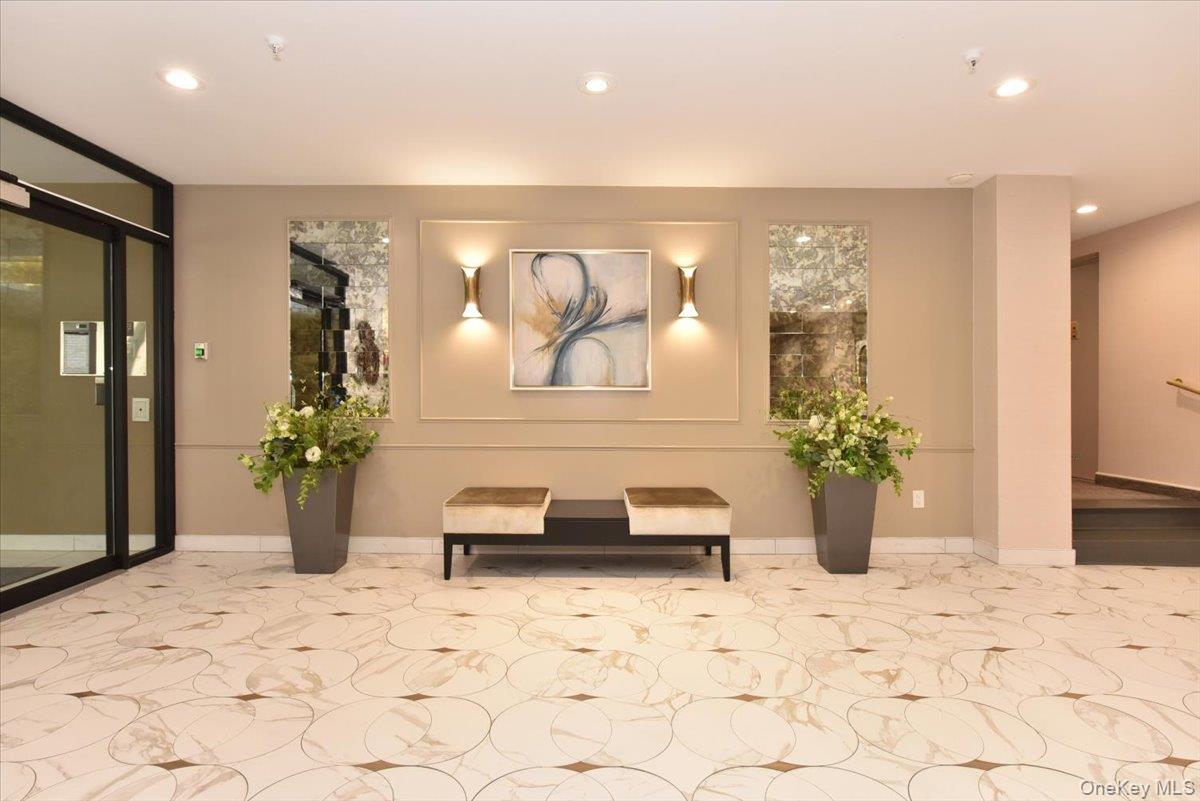 40 STONER Avenue # 1-i, Great Neck, NY 11021