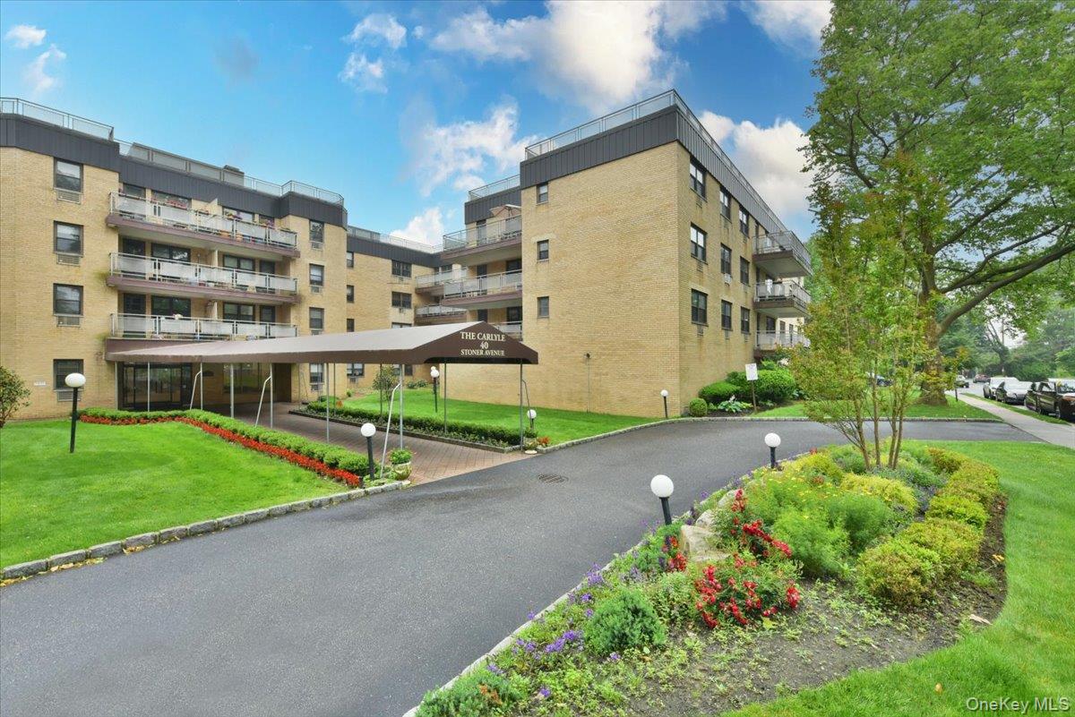 40 STONER Avenue # 1-i, Great Neck, NY 11021