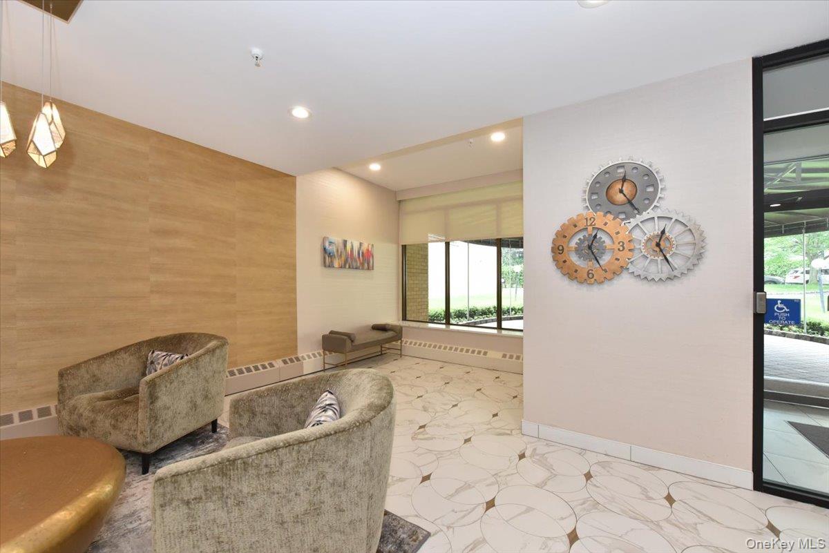 40 STONER Avenue # 1-i, Great Neck, NY 11021