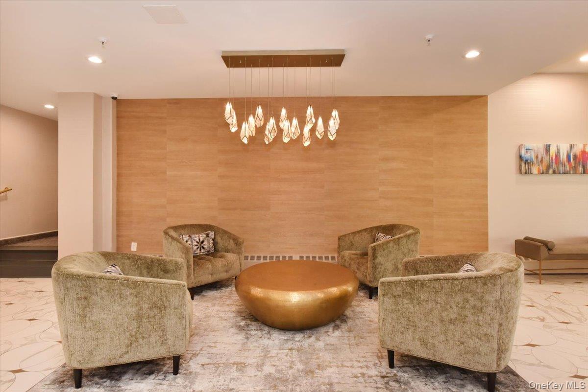 40 STONER Avenue # 1-i, Great Neck, NY 11021