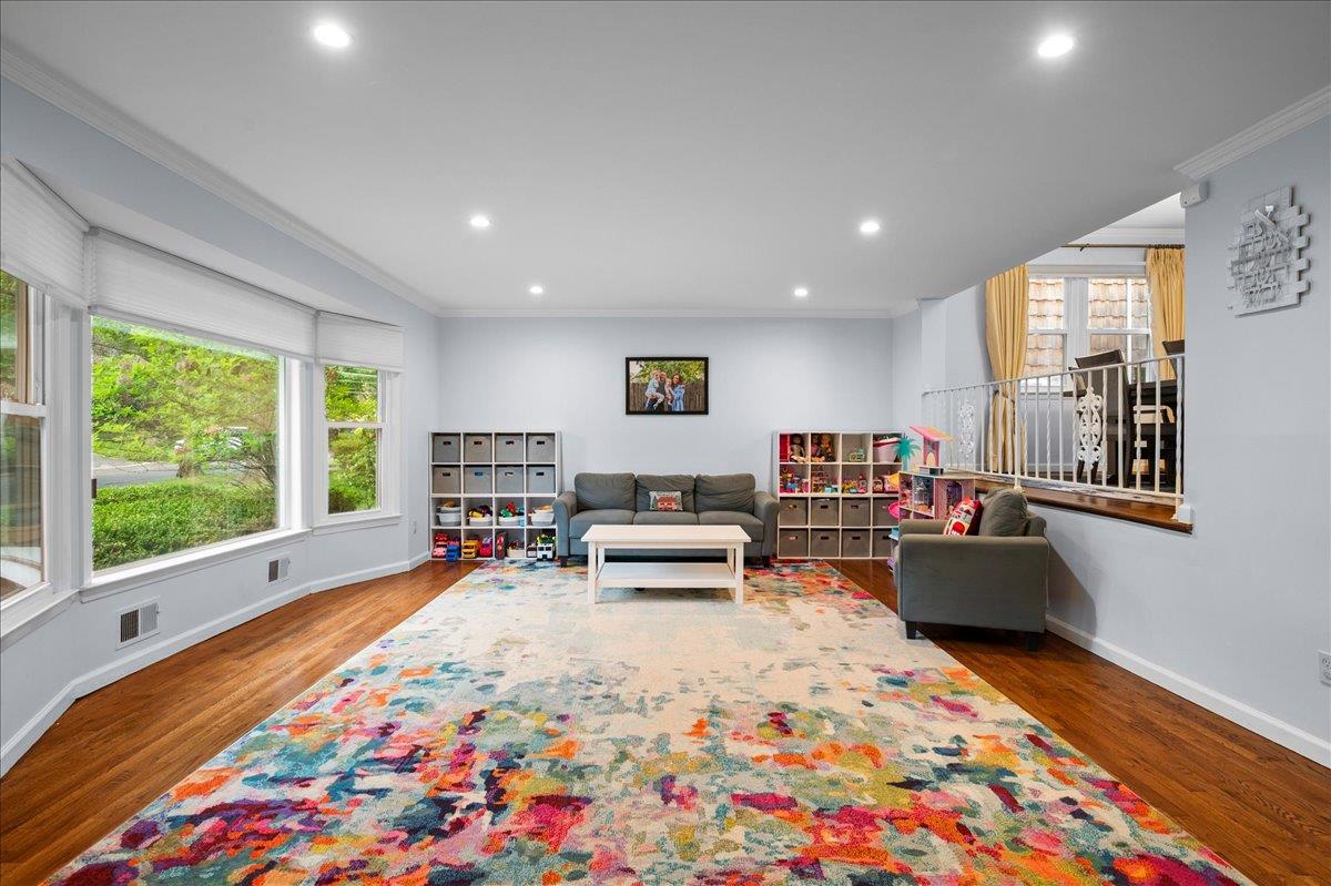 71 Harlan Drive, New Rochelle, NY 10804