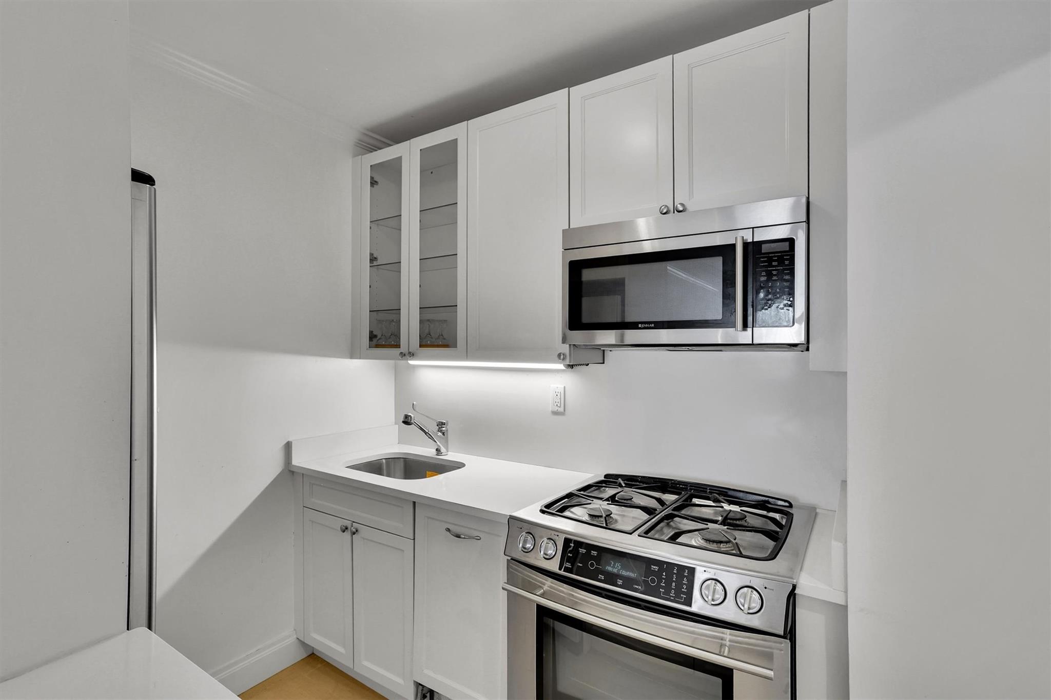 211 E 46th Street # 14E, New York (Manhattan), NY 10017