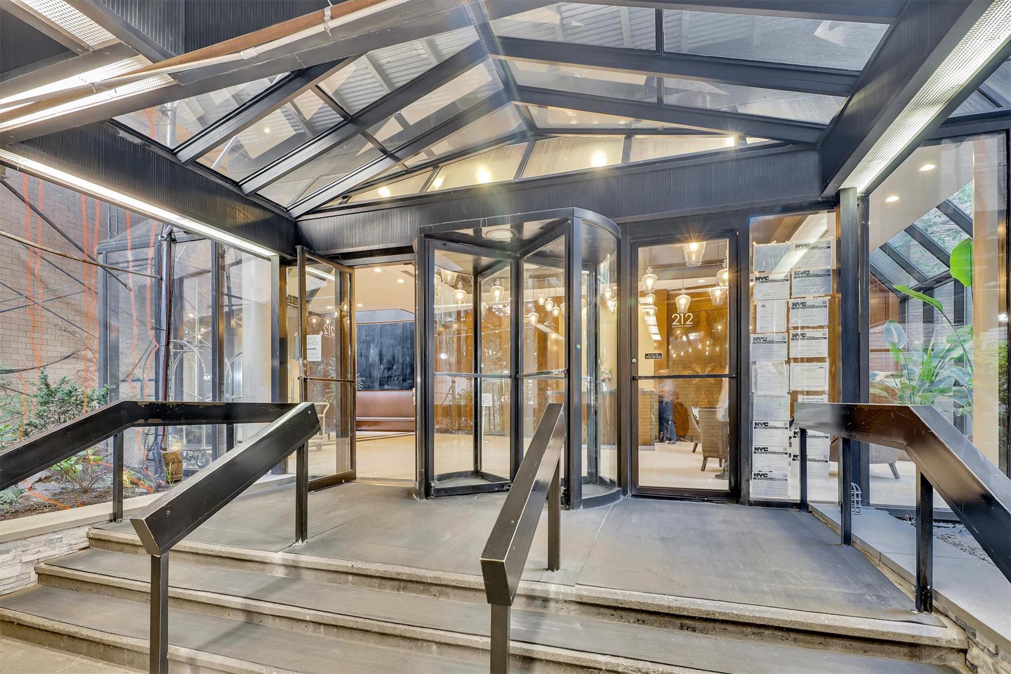 211 E 46th Street # 14E, New York (Manhattan), NY 10017