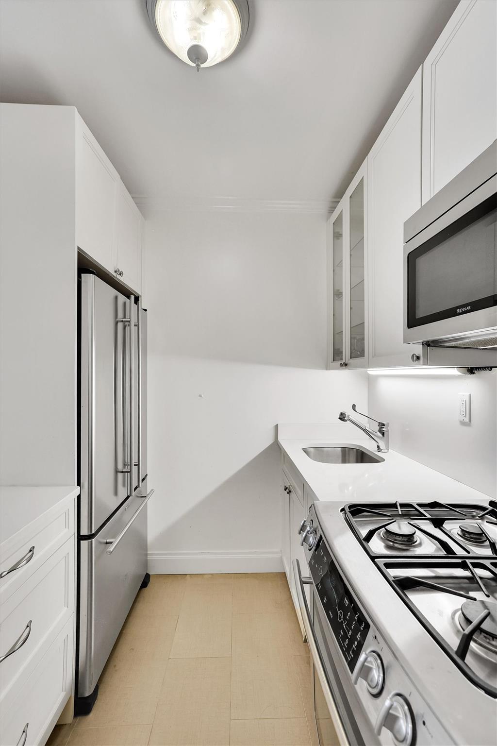 211 E 46th Street # 14E, New York (Manhattan), NY 10017