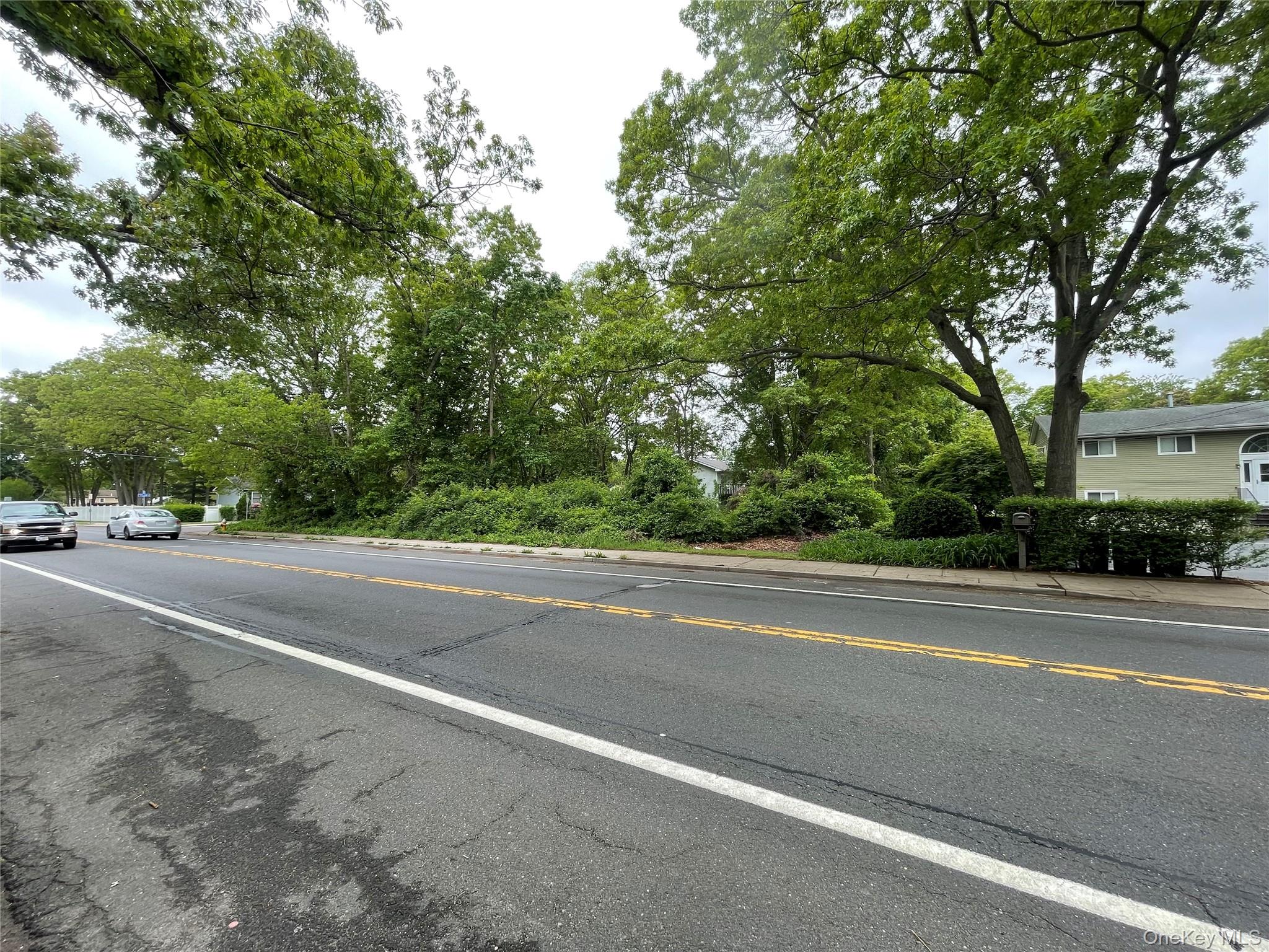 91 W Plum Street, Brentwood, NY 11717