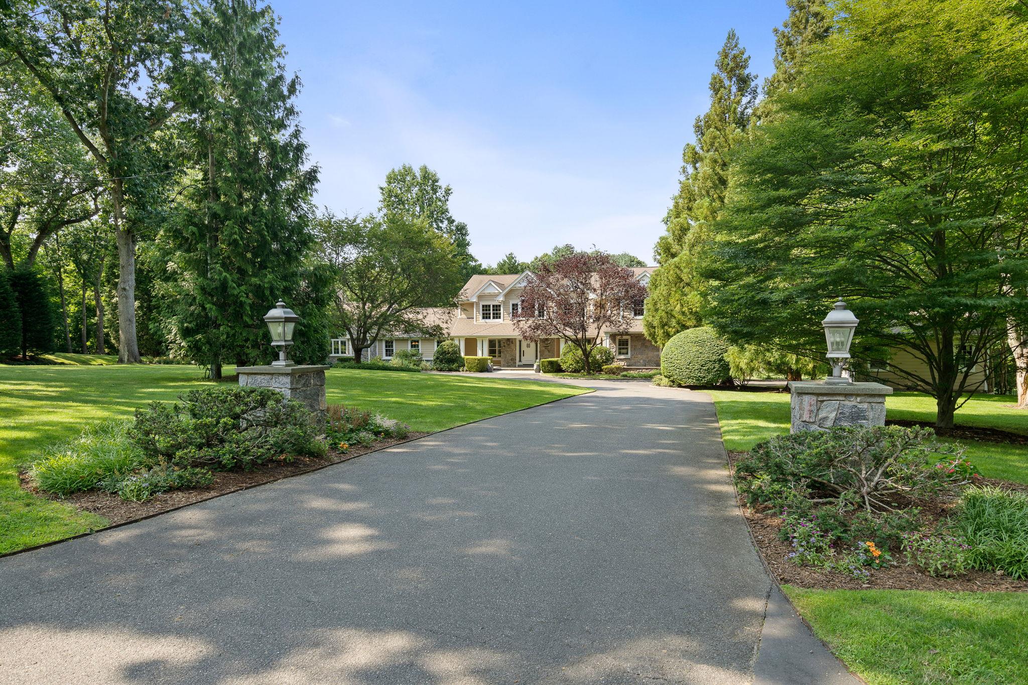 15 Beardsley Lane, Lloyd Harbor, NY 11743