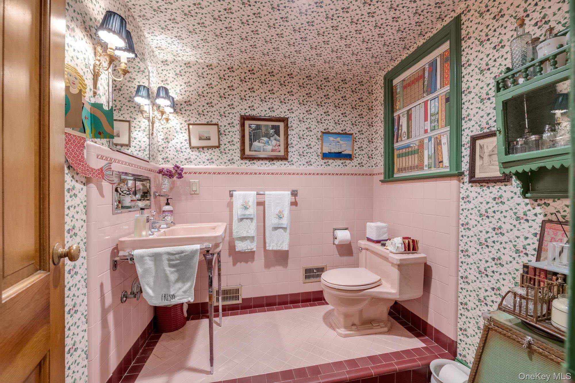 111 Clent Road, Great Neck, NY 11021