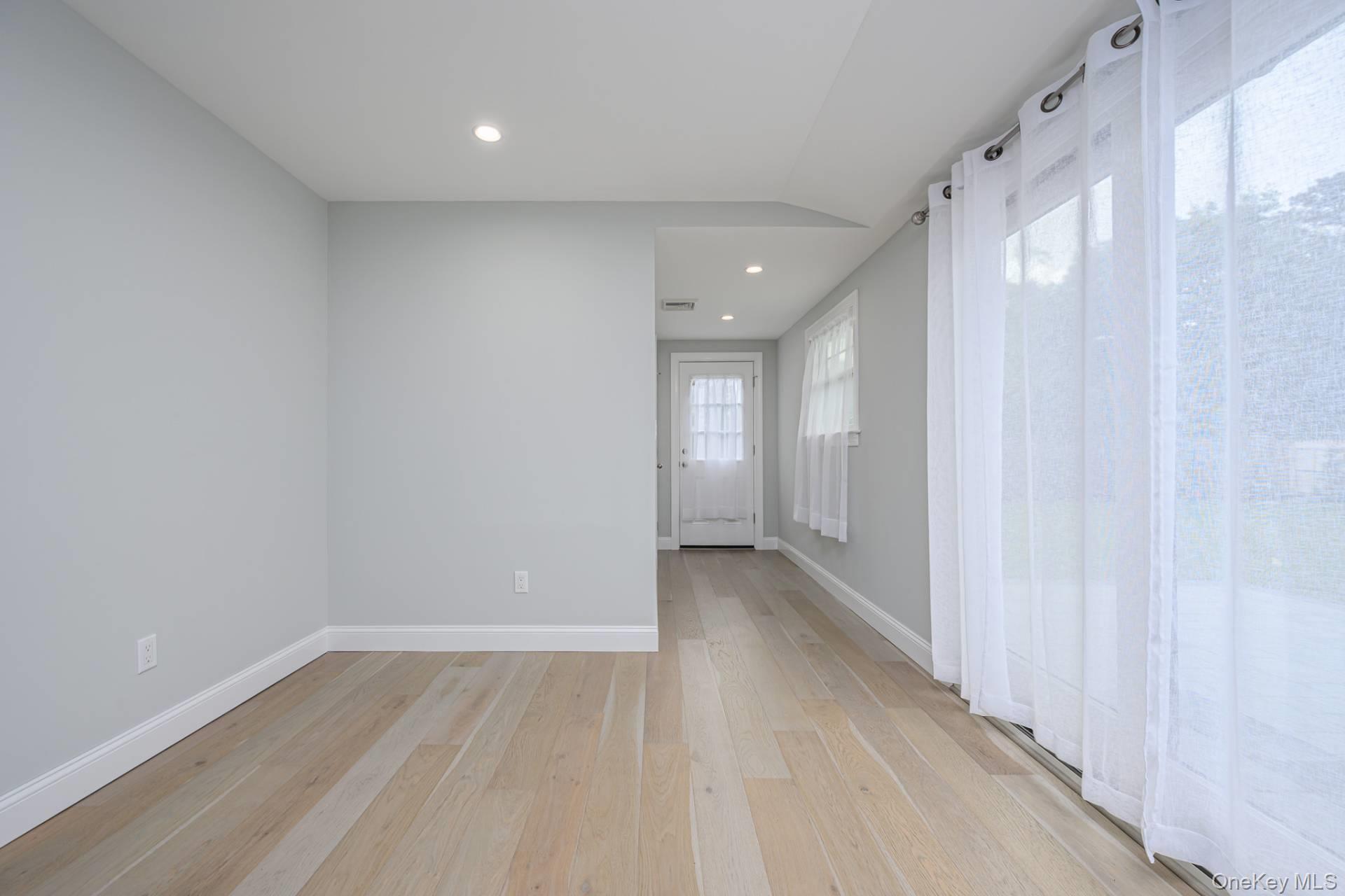 5 Argyle Road, East Quogue, NY 11942