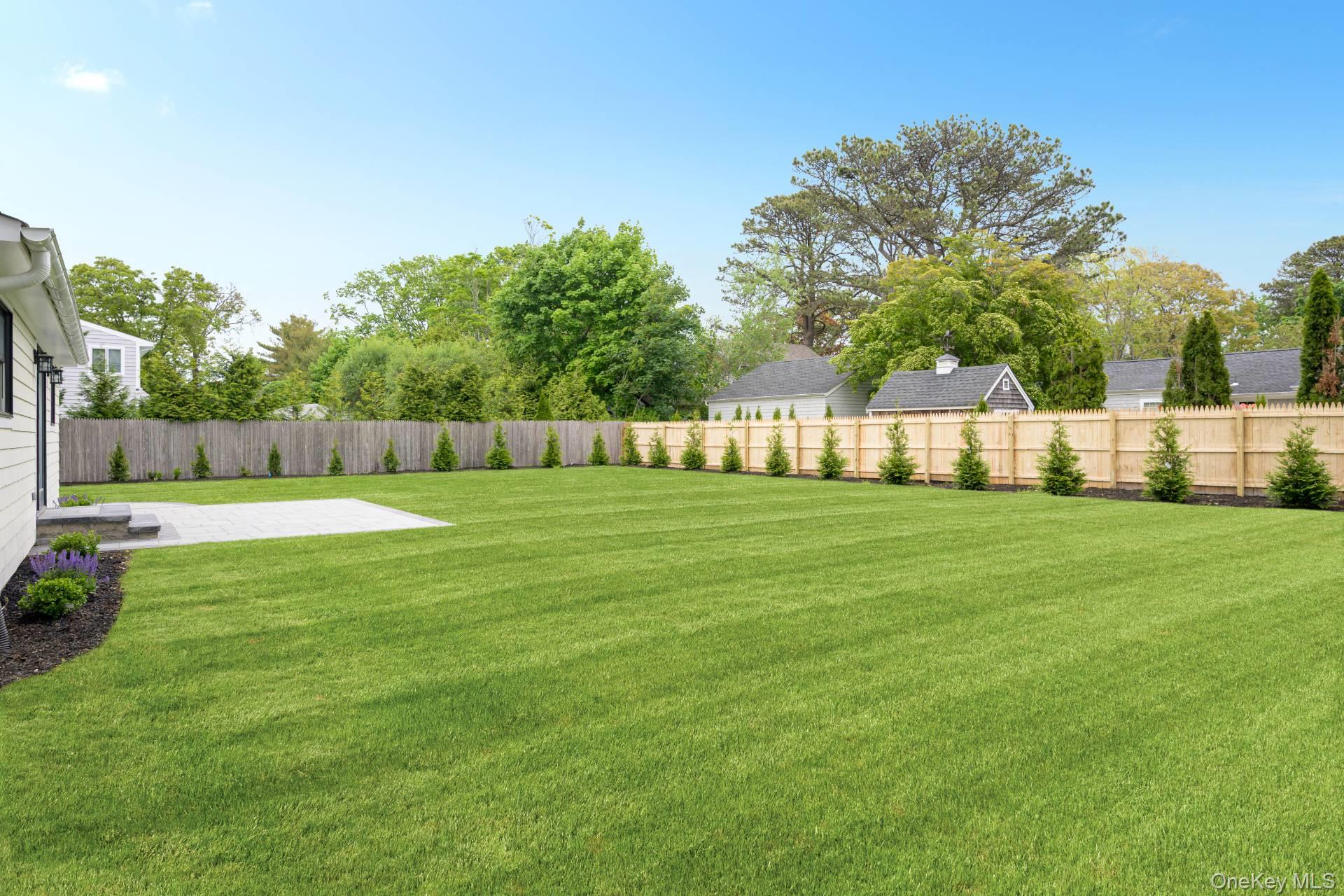 5 Argyle Road, East Quogue, NY 11942