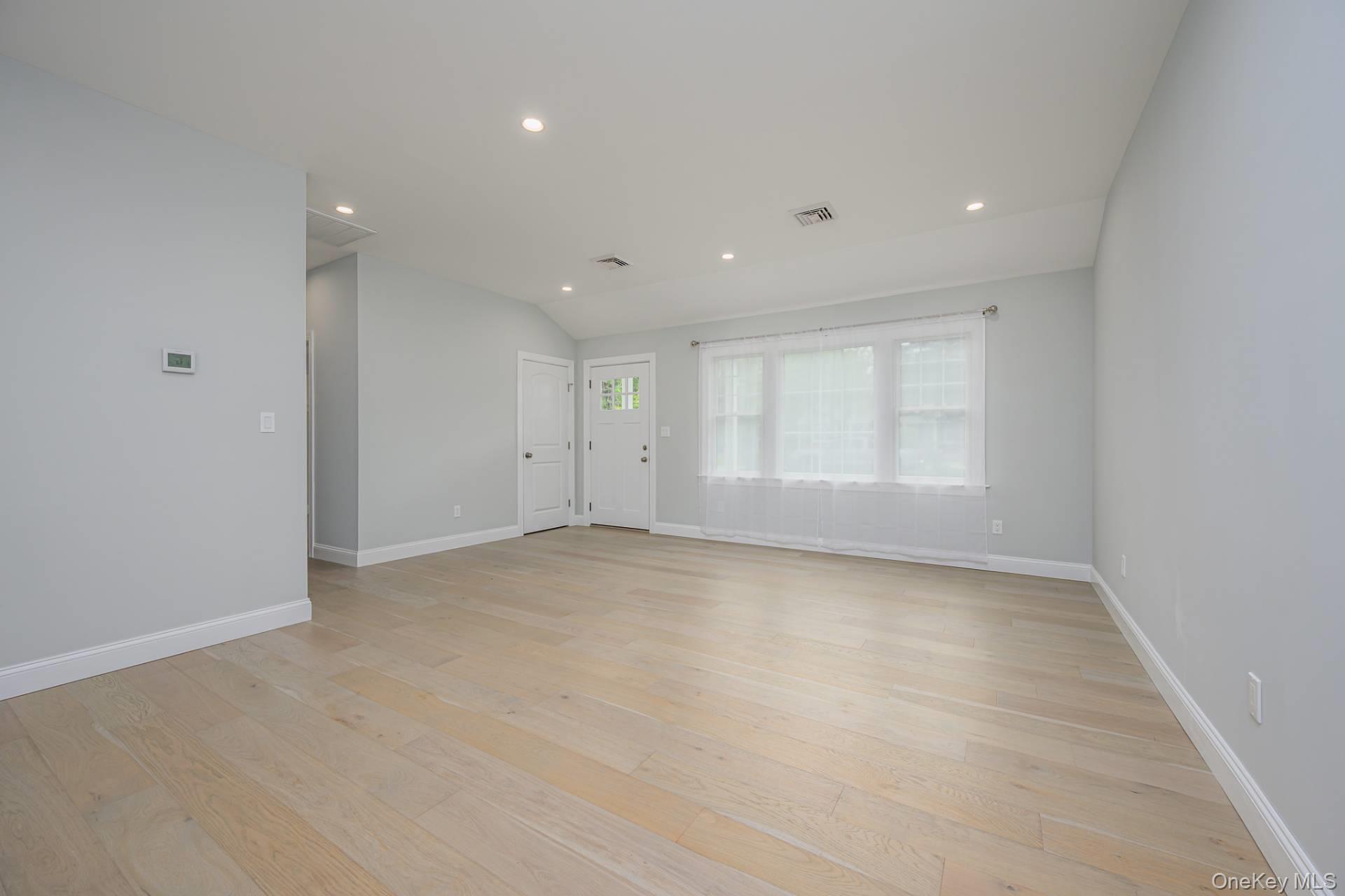 5 Argyle Road, East Quogue, NY 11942