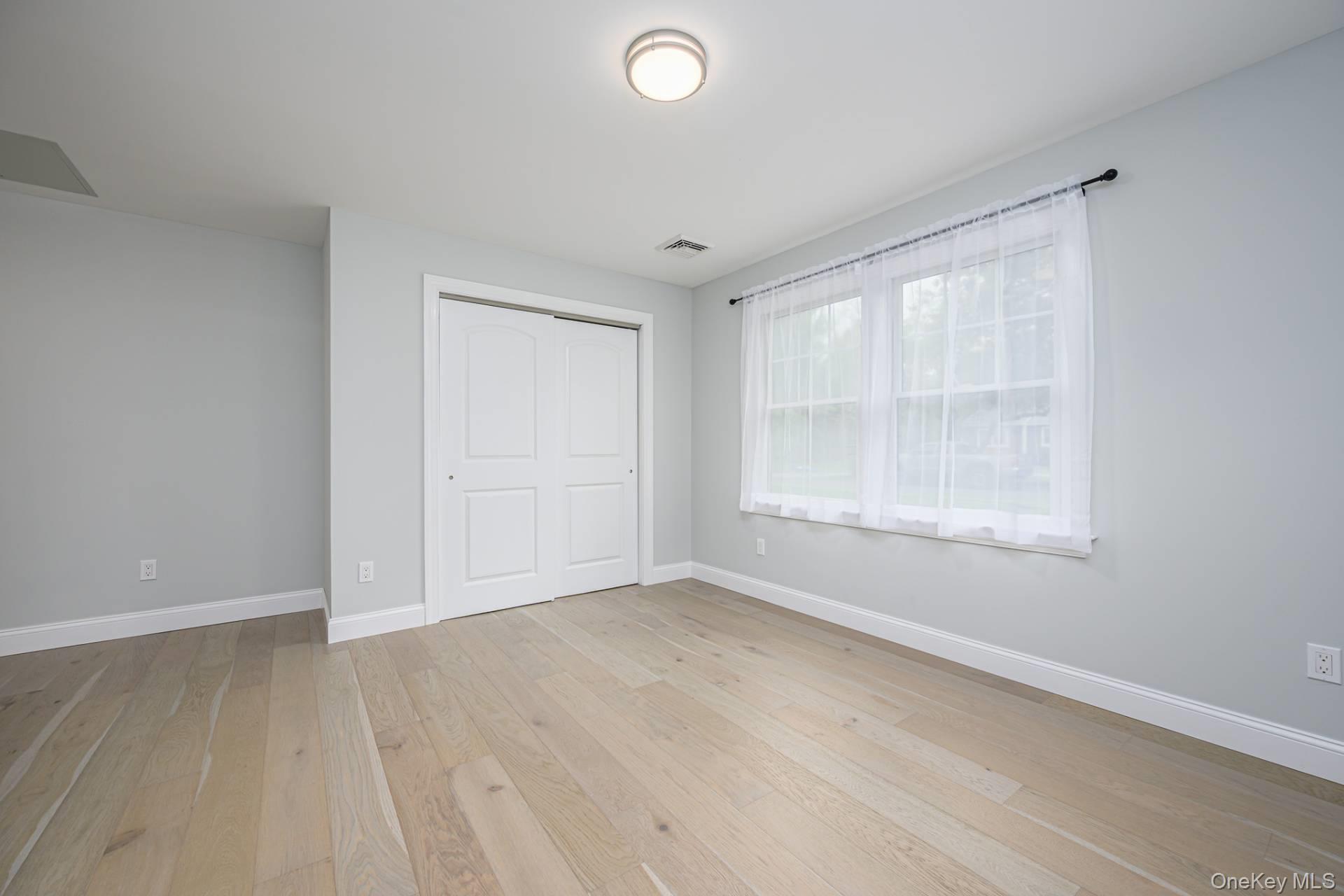 5 Argyle Road, East Quogue, NY 11942