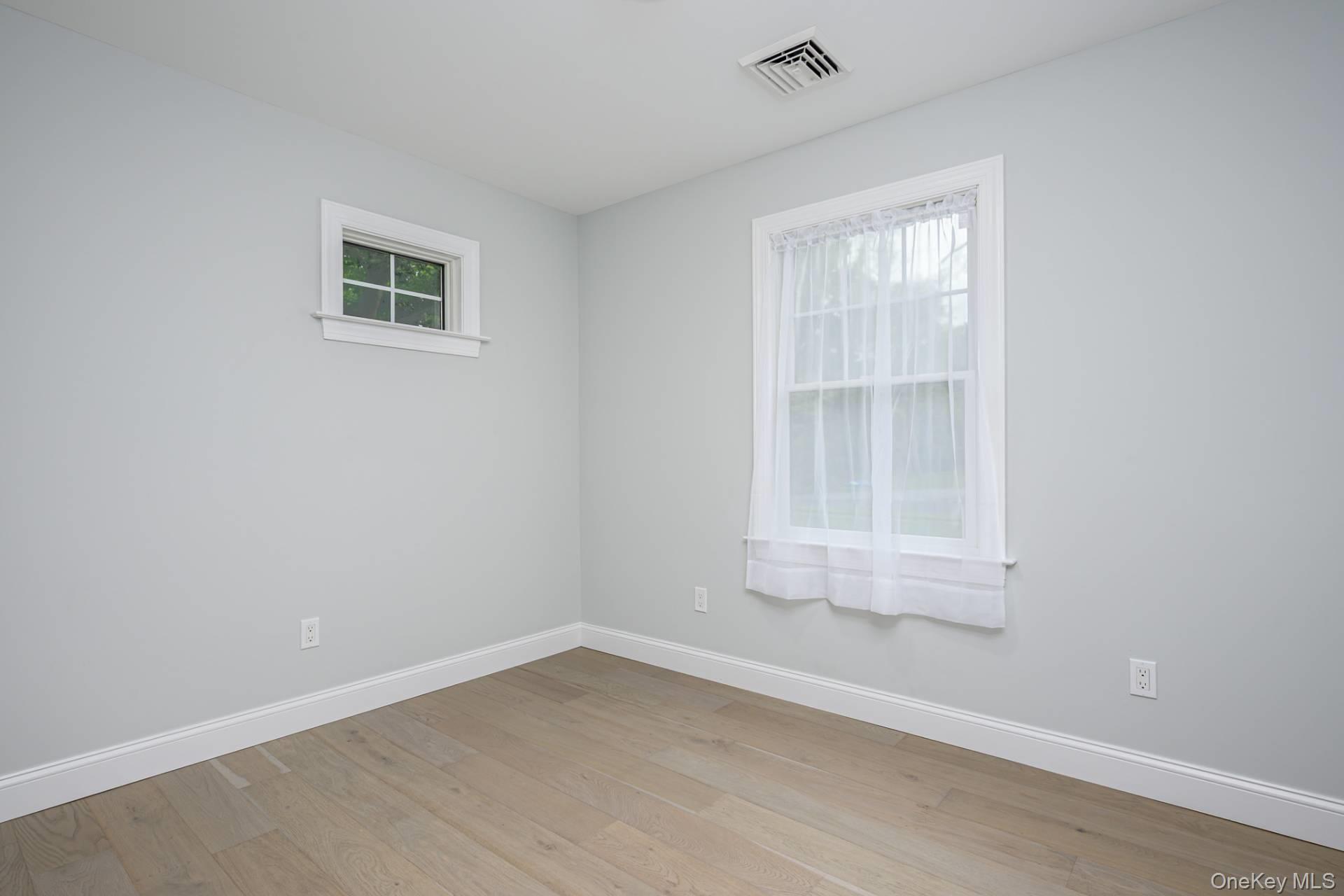 5 Argyle Road, East Quogue, NY 11942