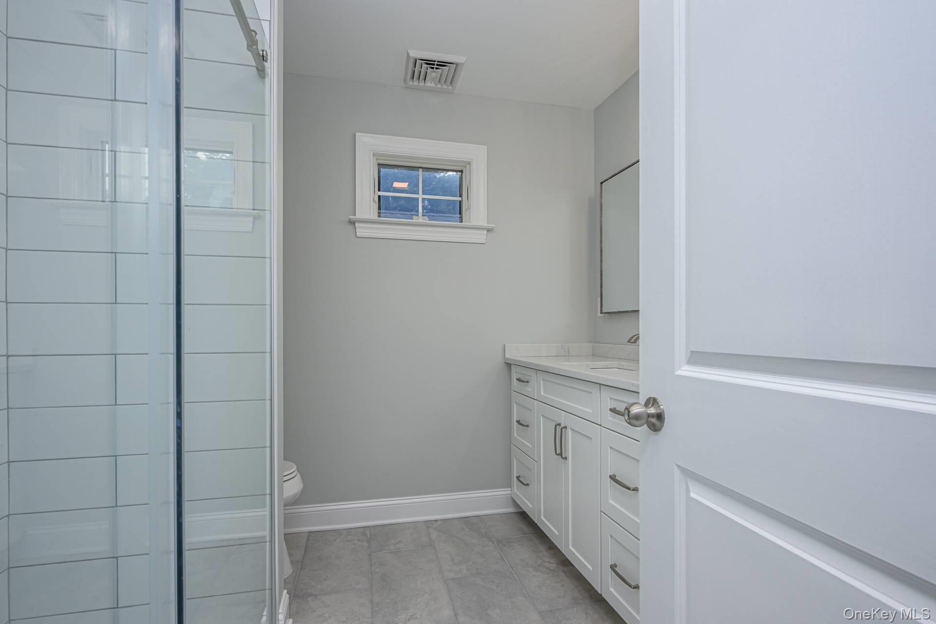 5 Argyle Road, East Quogue, NY 11942