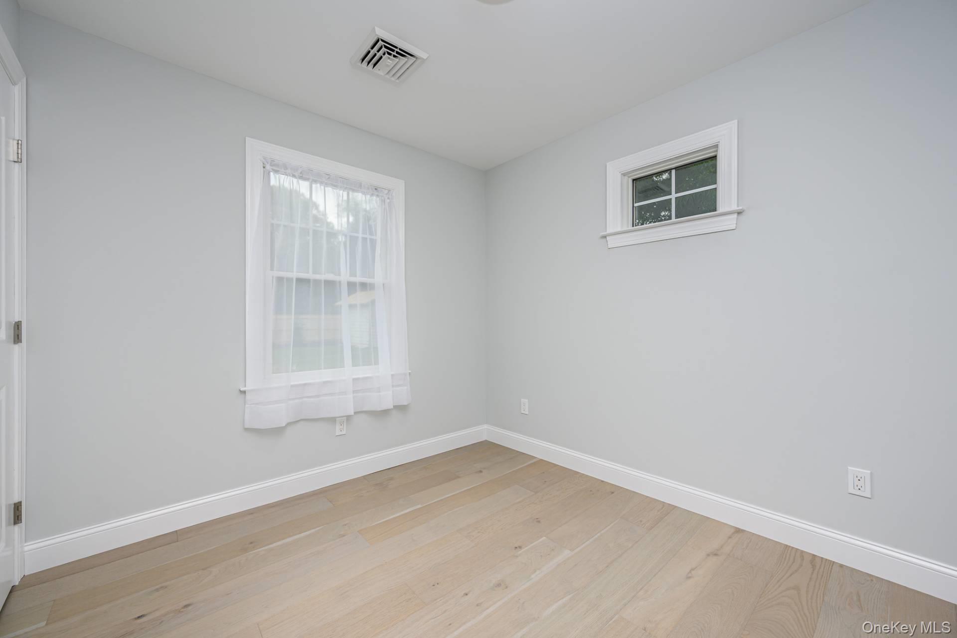 5 Argyle Road, East Quogue, NY 11942