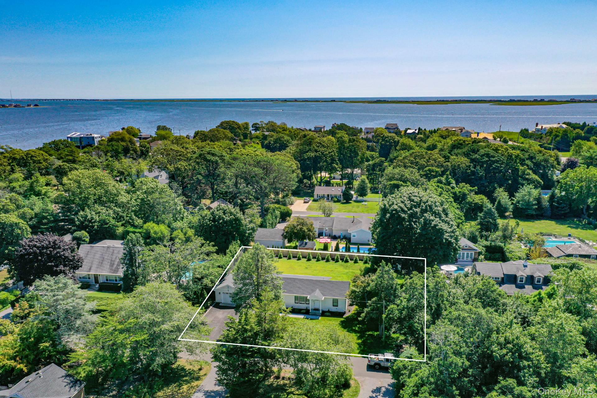 5 Argyle Road, East Quogue, NY 11942