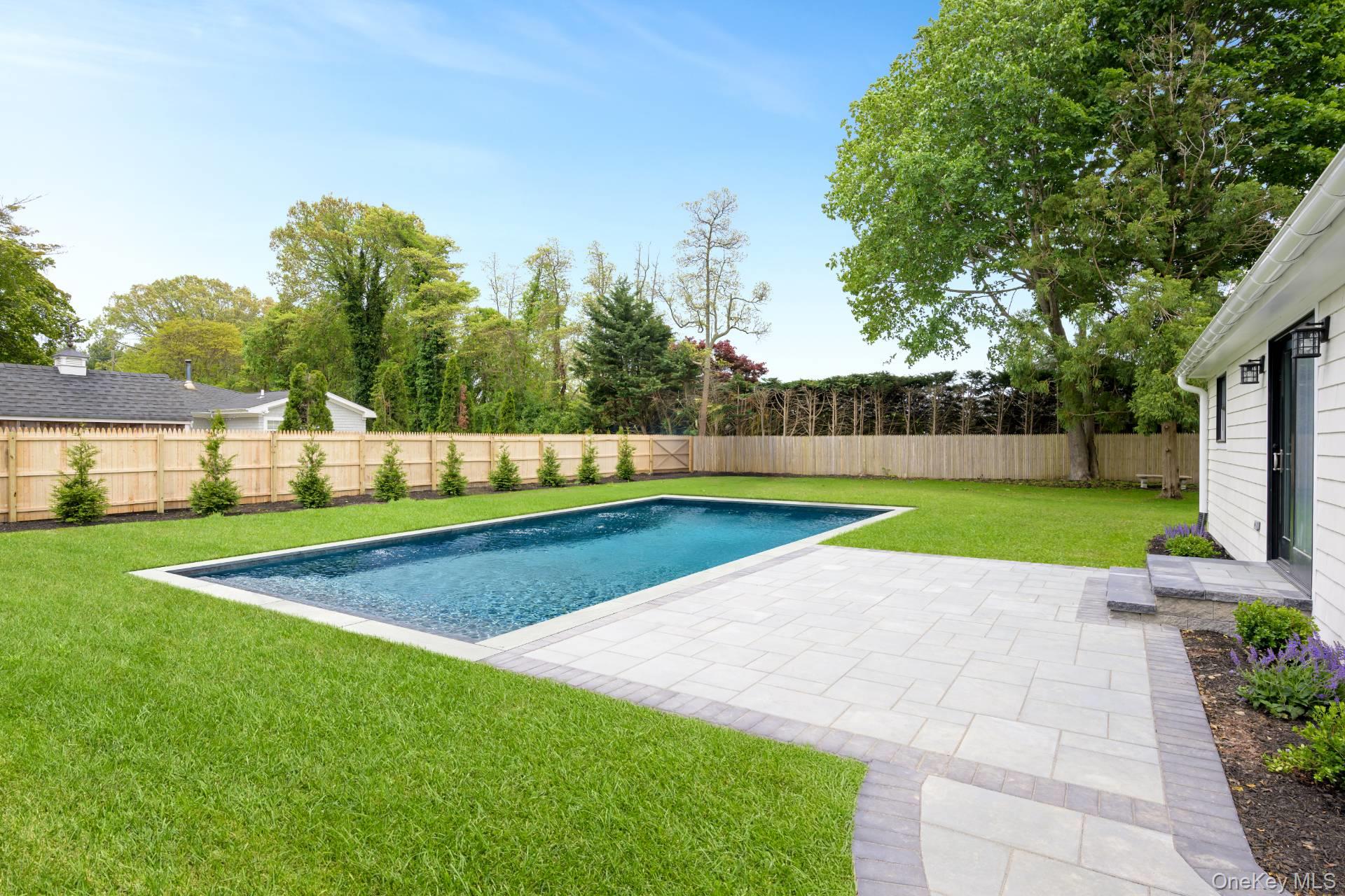 5 Argyle Road, East Quogue, NY 11942