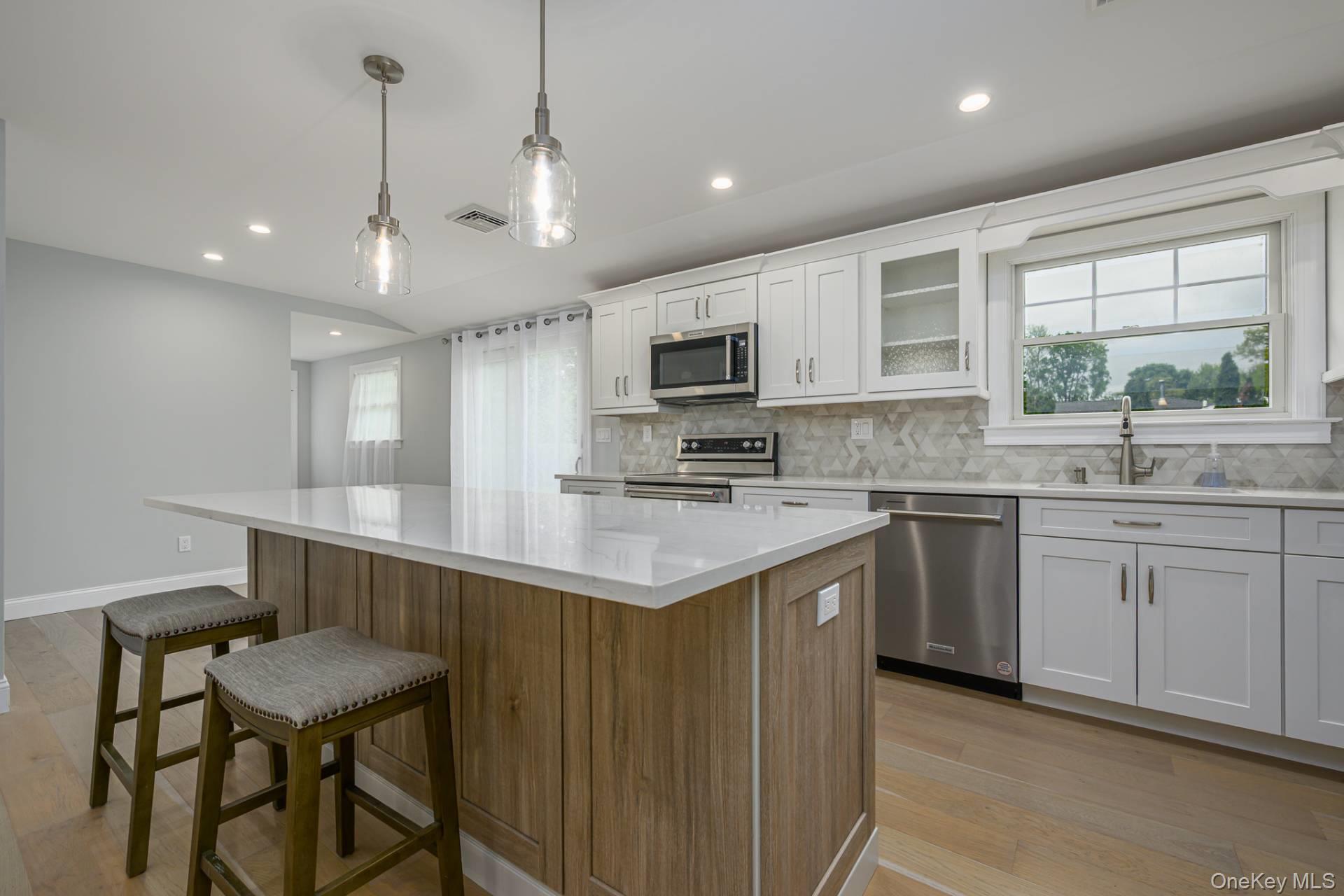 5 Argyle Road, East Quogue, NY 11942