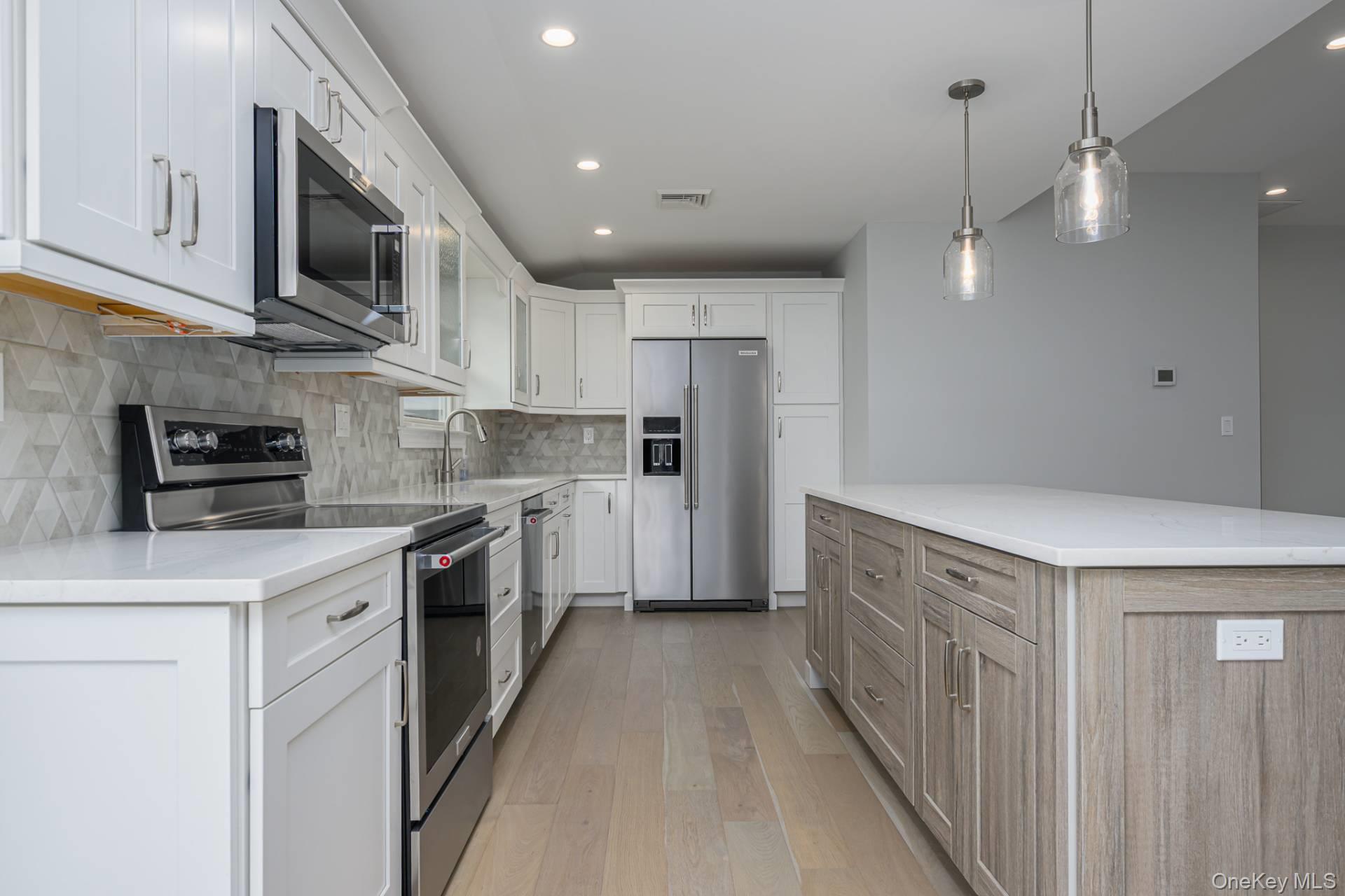 5 Argyle Road, East Quogue, NY 11942