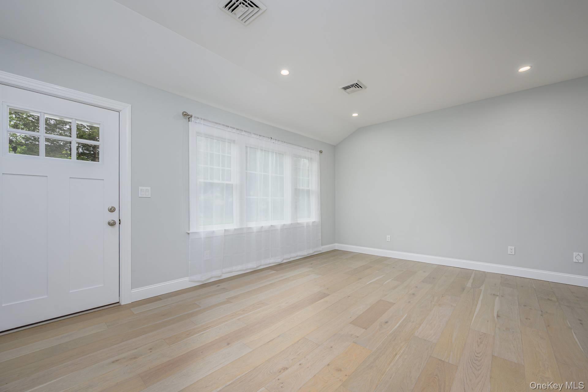 5 Argyle Road, East Quogue, NY 11942