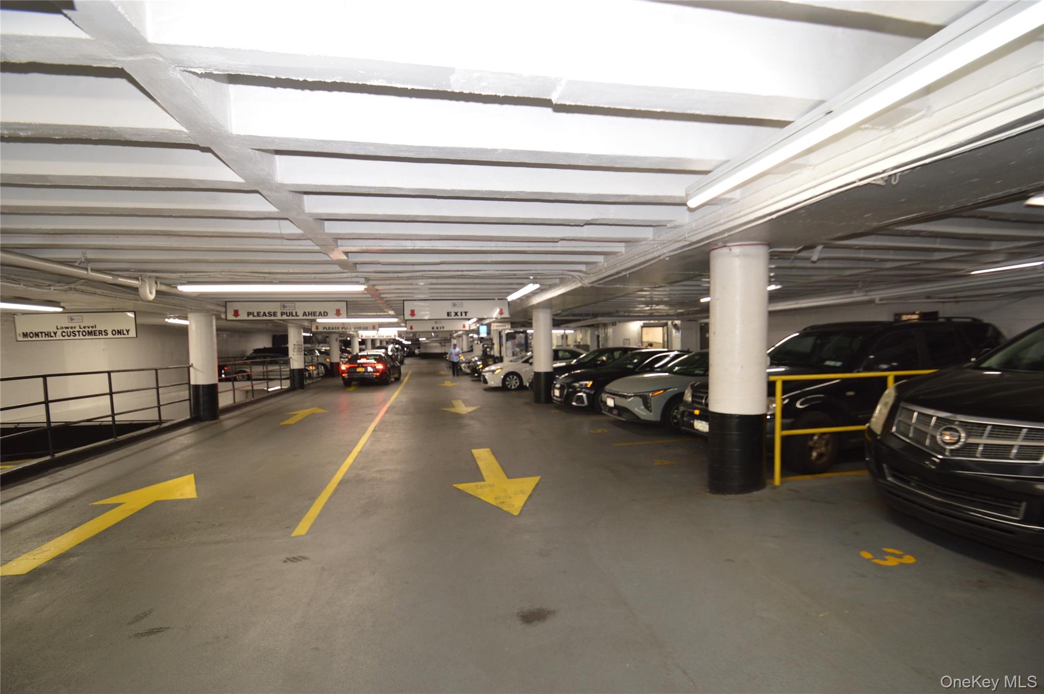 70-25 Yellowstone Boulevard # 10Z, Forest Hills, NY 11375