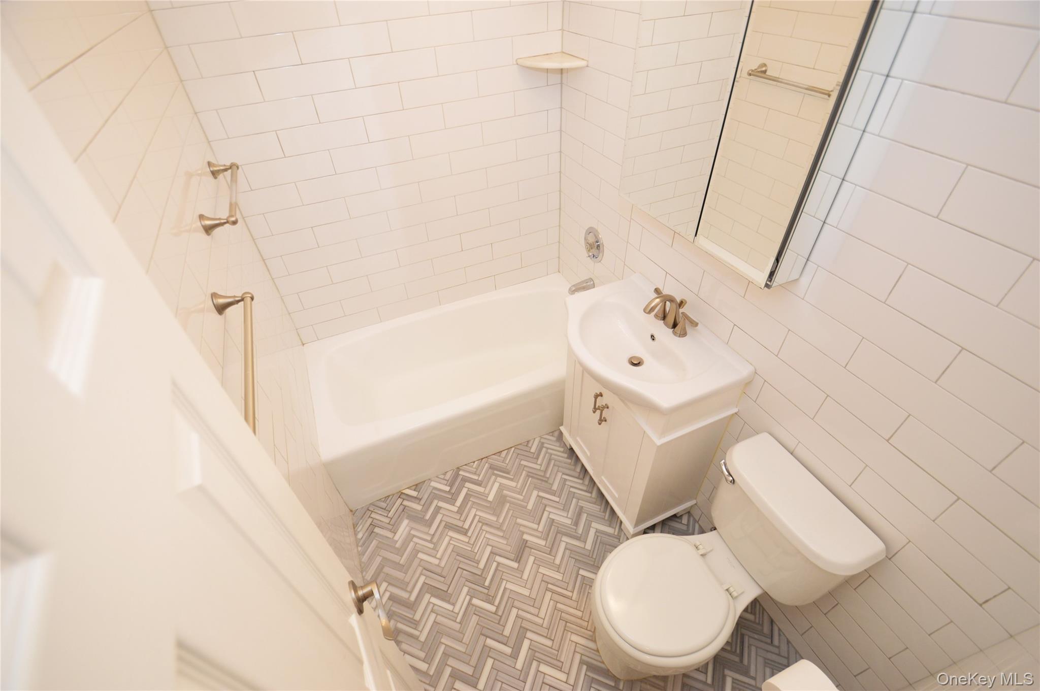 70-25 Yellowstone Boulevard # 10Z, Forest Hills, NY 11375