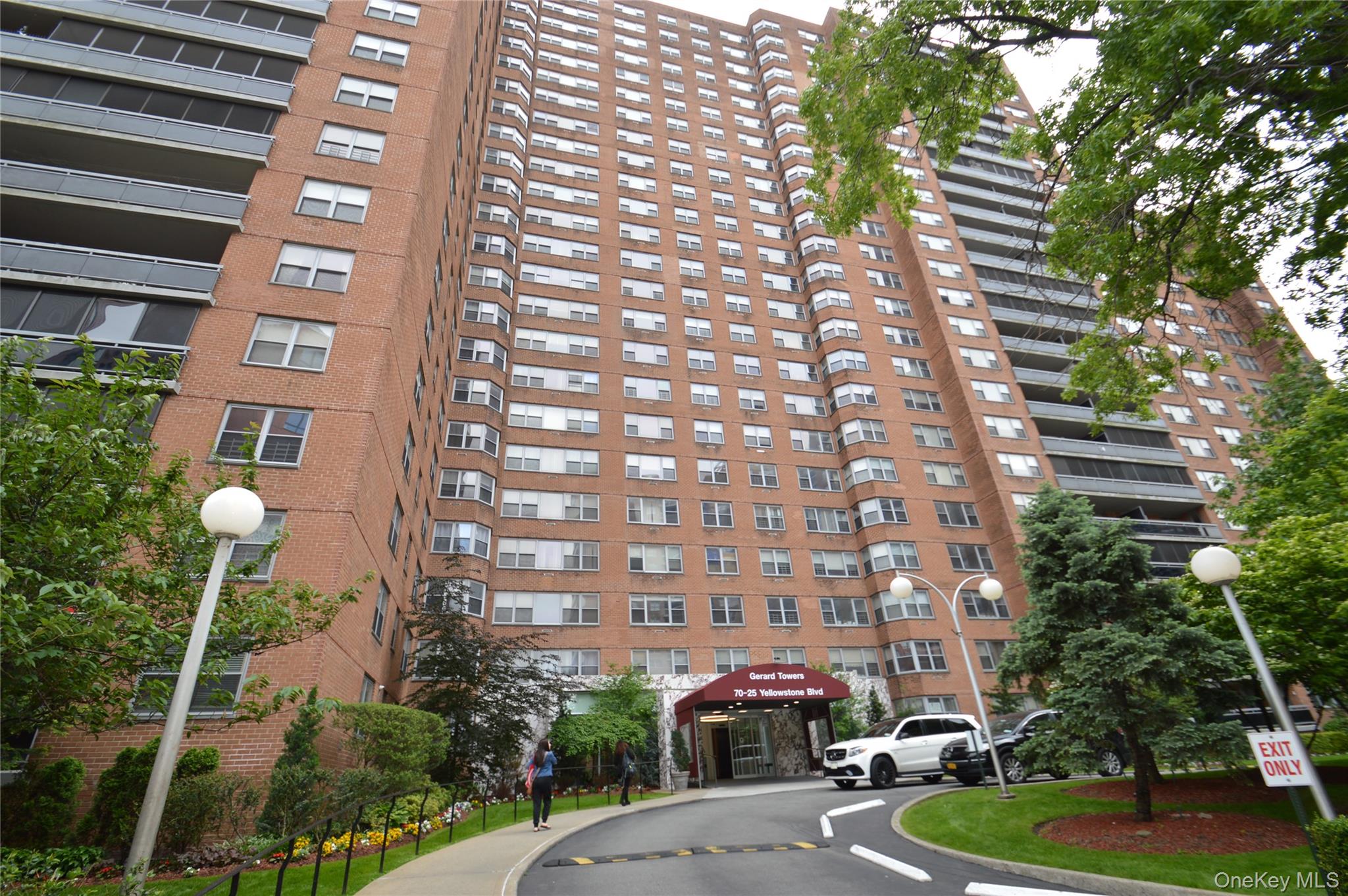 70-25 Yellowstone Boulevard # 10Z, Forest Hills, NY 11375