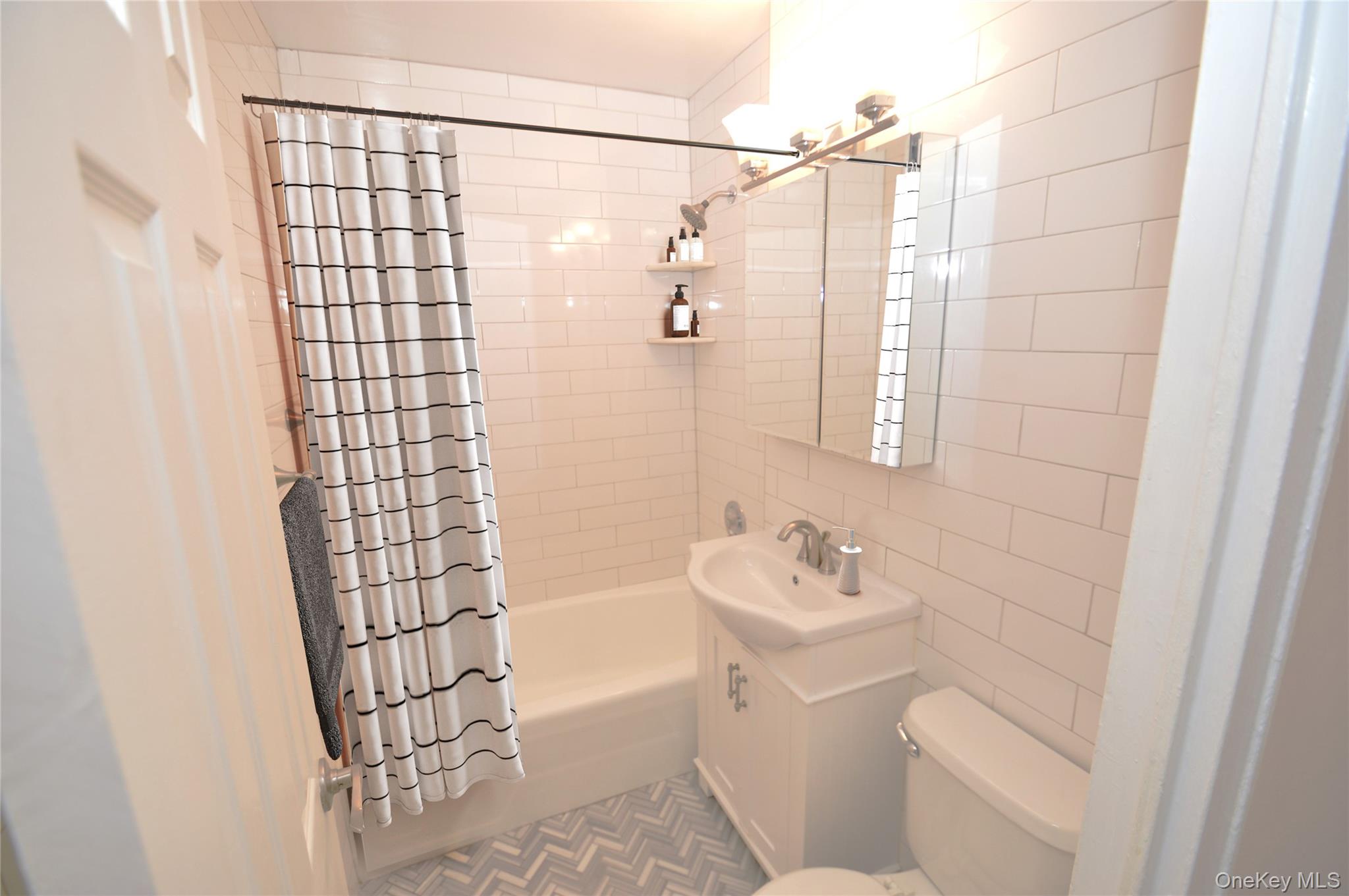 70-25 Yellowstone Boulevard # 10Z, Forest Hills, NY 11375