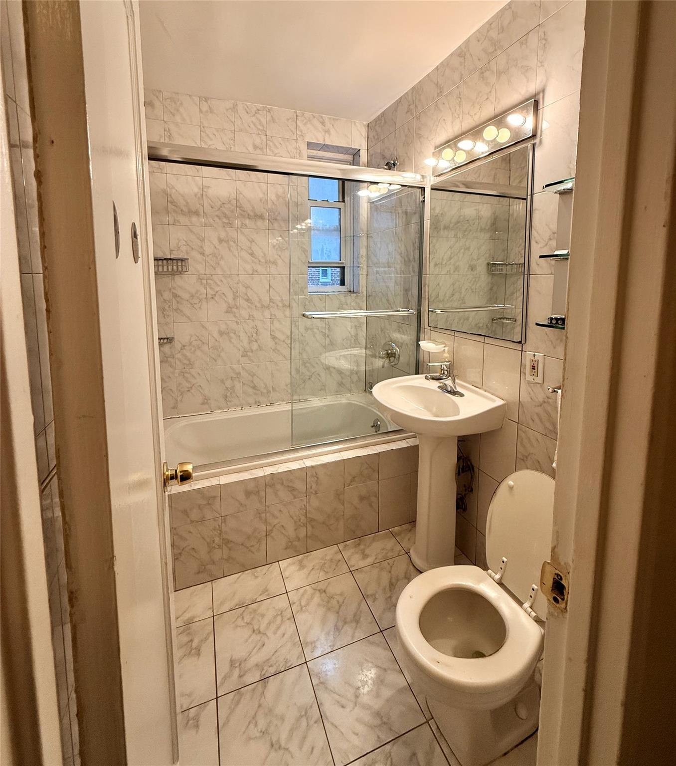 105-24 64 # 4L, Forest Hills, NY 11375