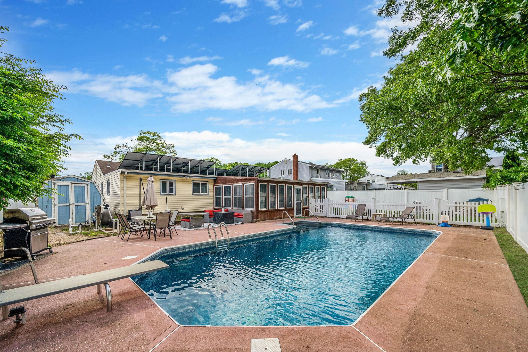 25 Biscayne Drive, Selden, NY 11784