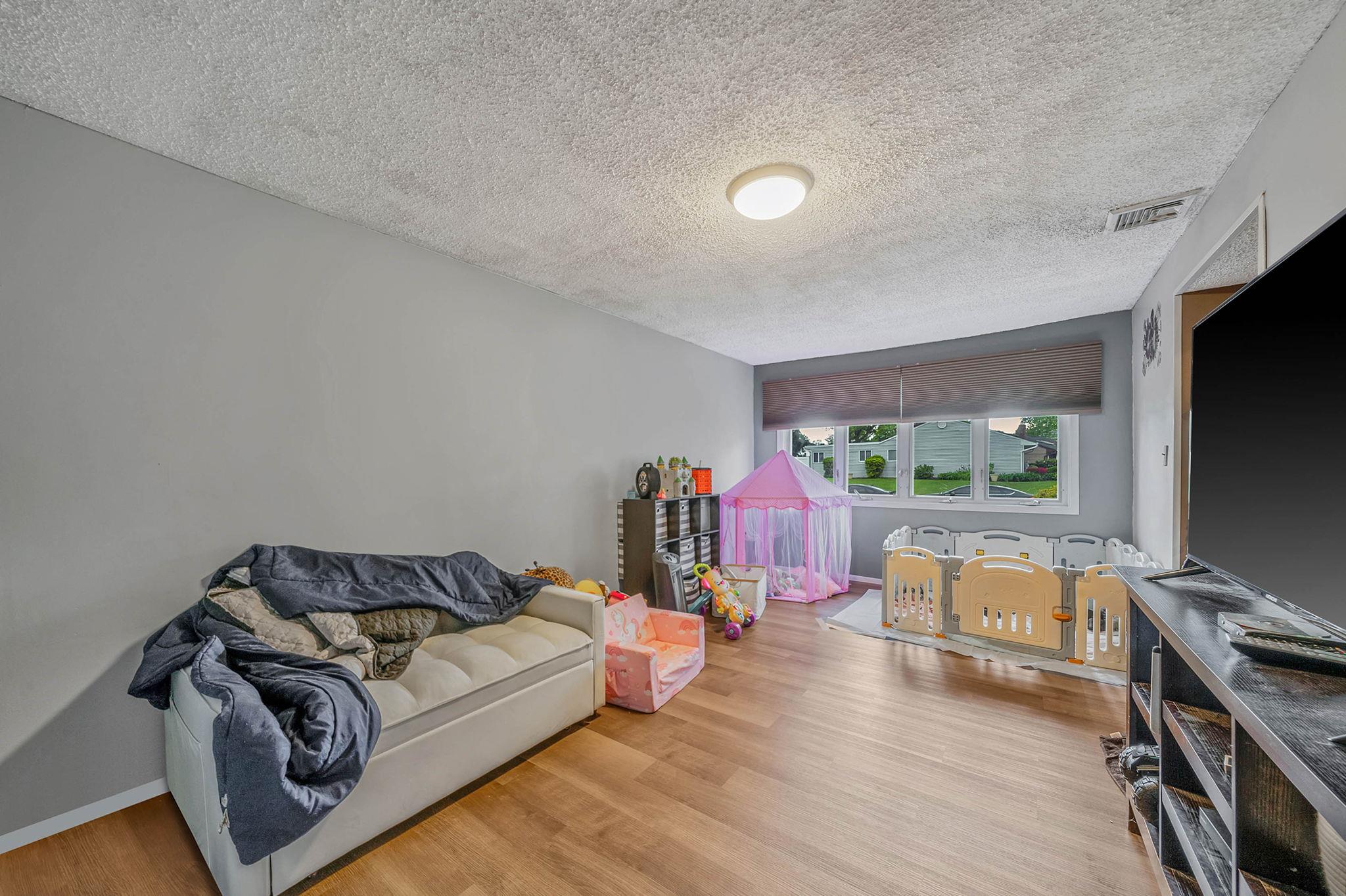 25 Biscayne Drive, Selden, NY 11784