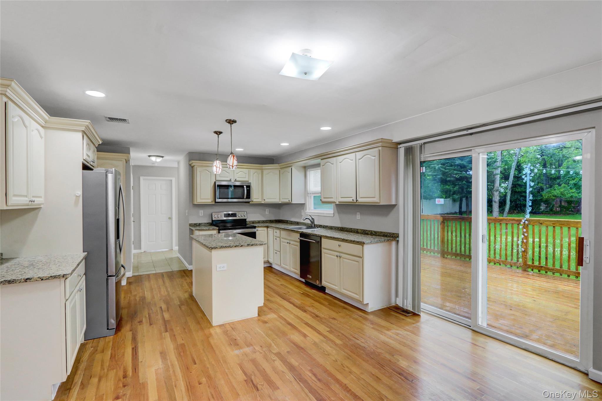 27 Inwood Avenue, Selden, NY 11784