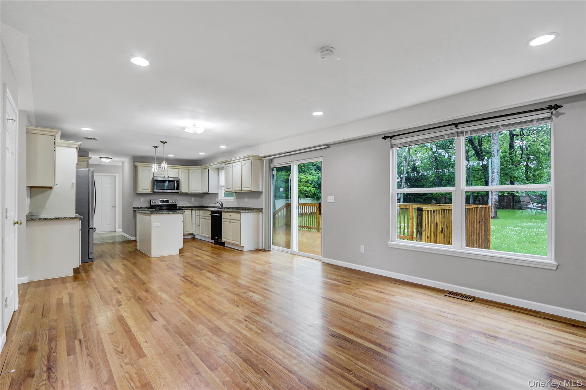 27 Inwood Avenue, Selden, NY 11784