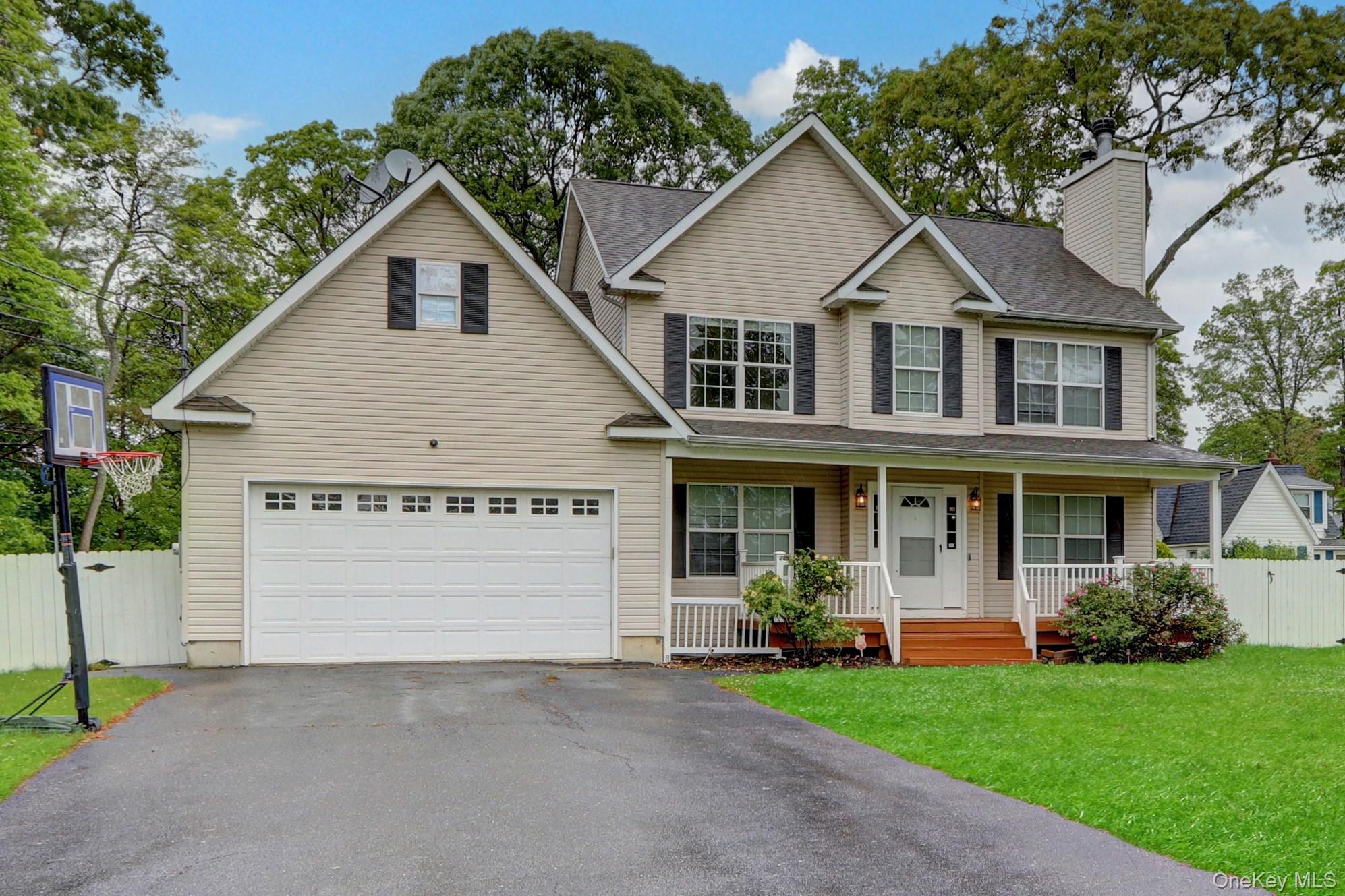 27 Inwood Avenue, Selden, NY 11784