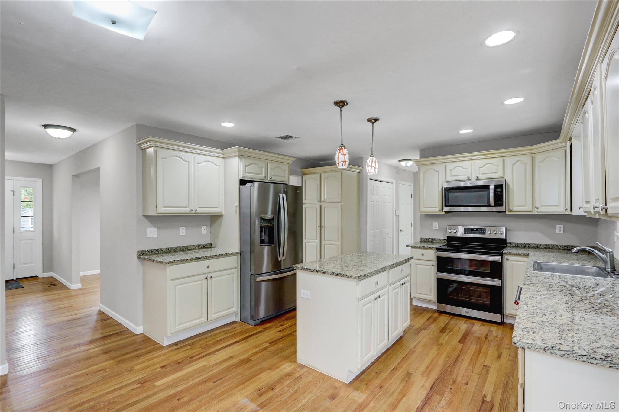 27 Inwood Avenue, Selden, NY 11784