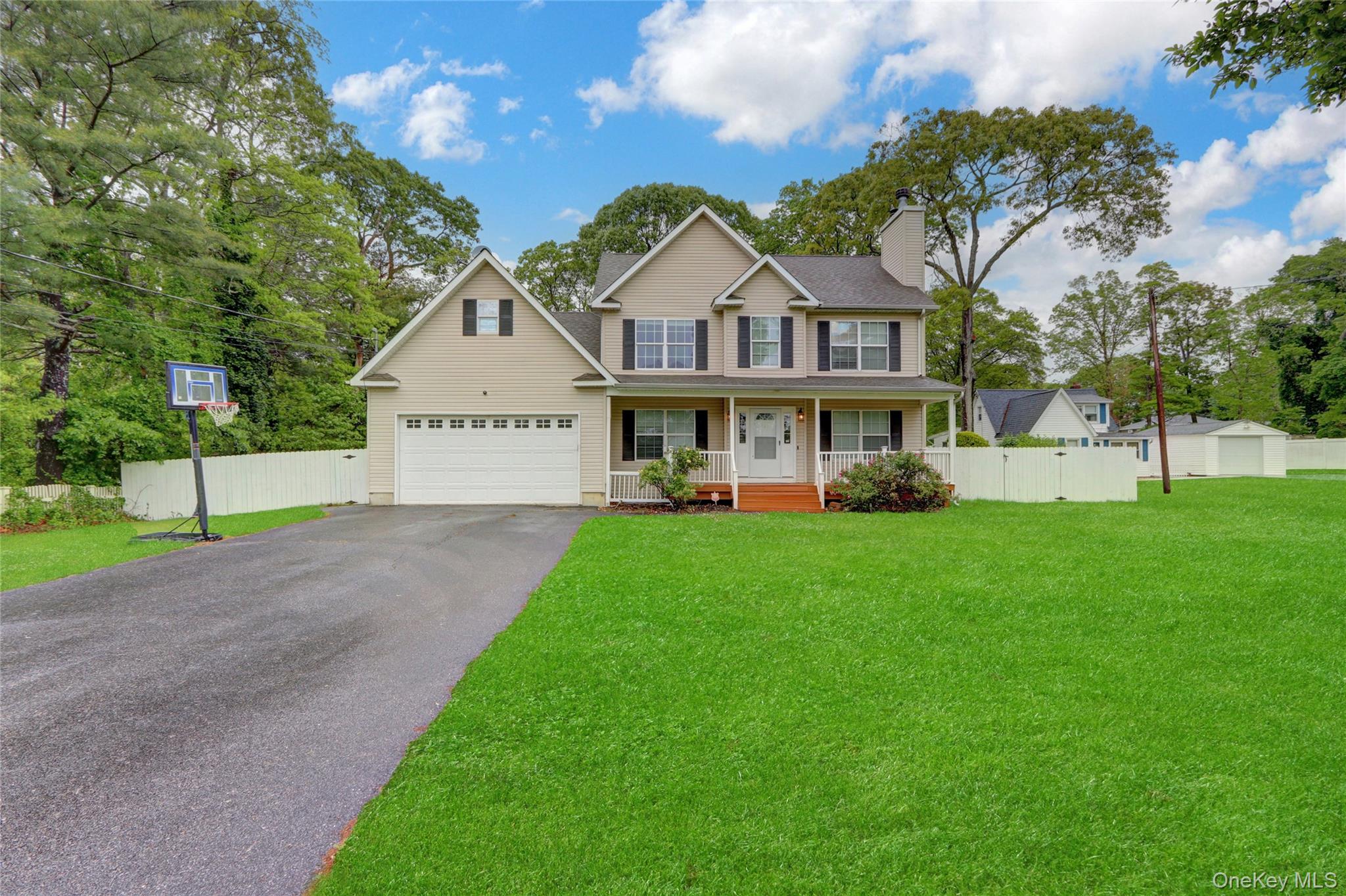 27 Inwood Avenue, Selden, NY 11784