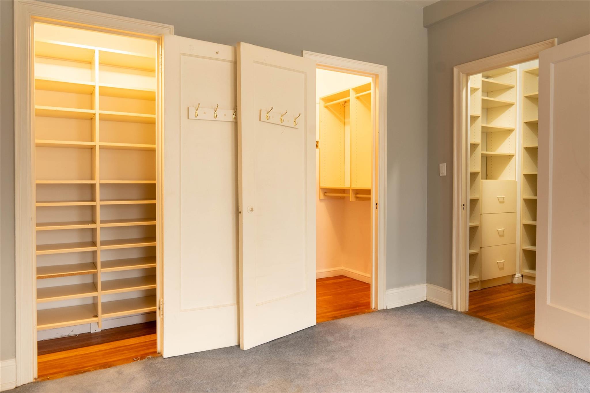 8 Barstow Road # 4F, Great Neck, NY 11021