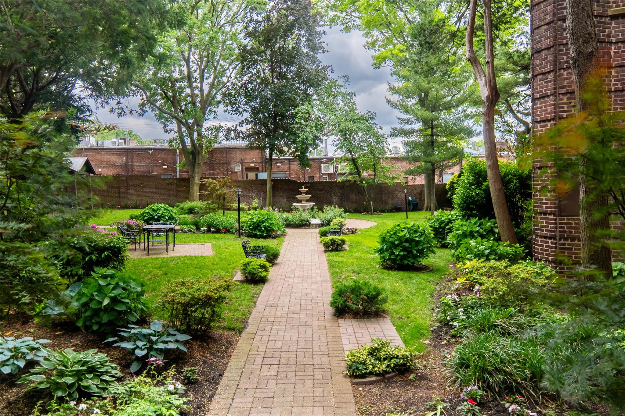 8 Barstow Road # 4F, Great Neck, NY 11021