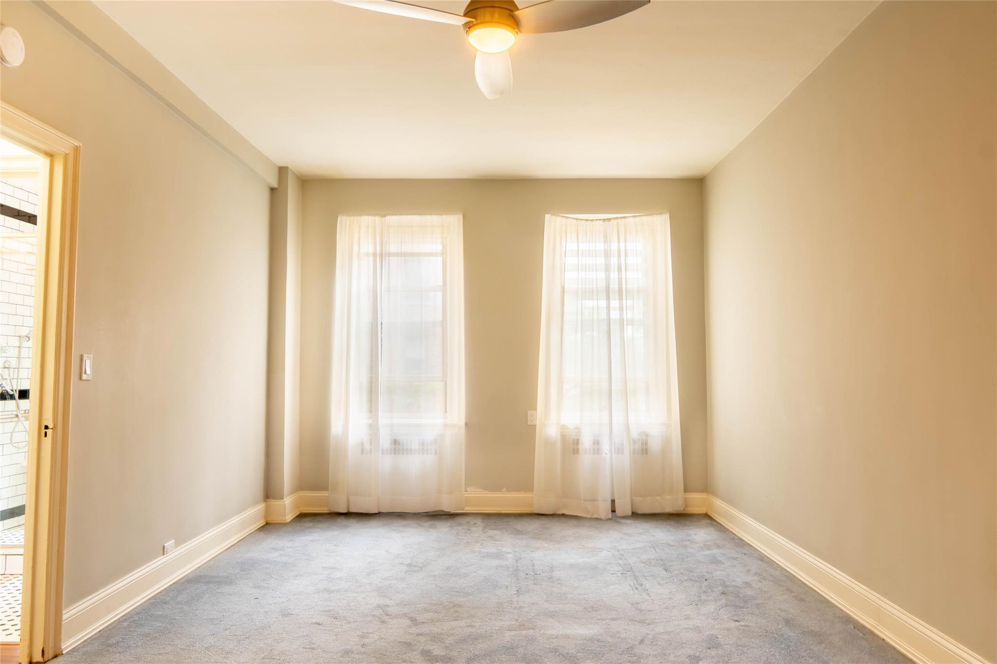 8 Barstow Road # 4F, Great Neck, NY 11021