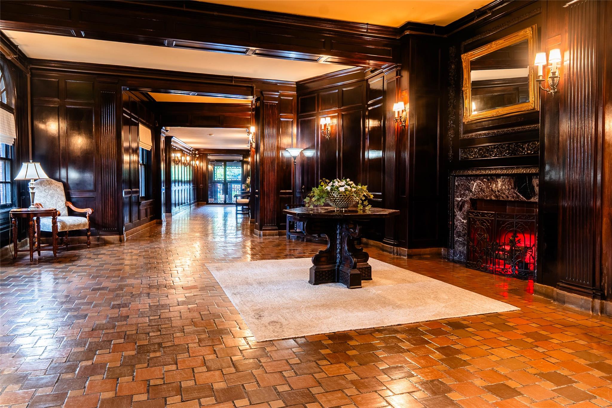 8 Barstow Road # 4F, Great Neck, NY 11021